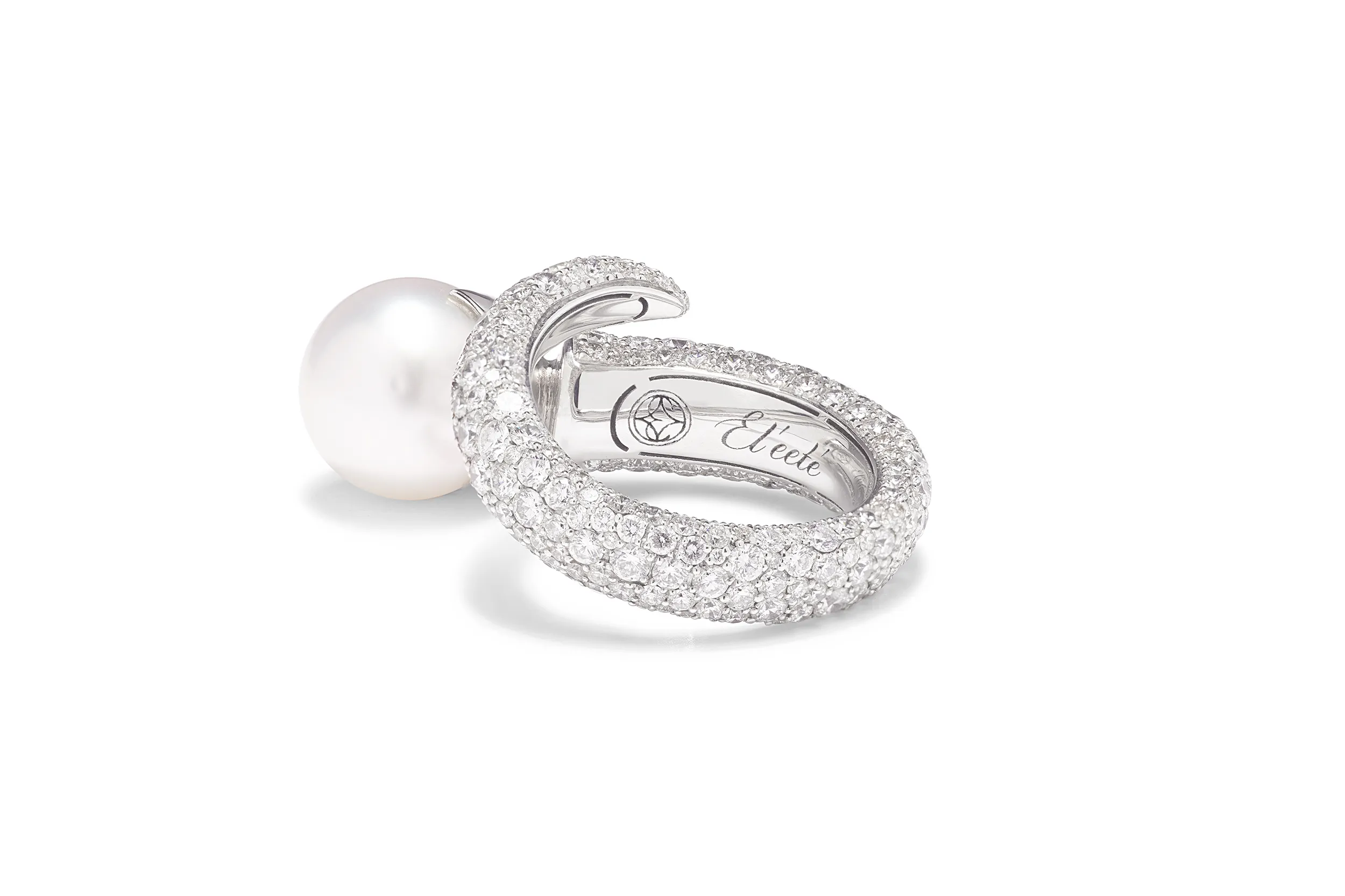 El'eeté Jewellery South Sea pearl ring from Collection №1 with 300 brilliant-cut white diamonds totalling 3.9 carats and an 11mm pearls set in 18k white gold 