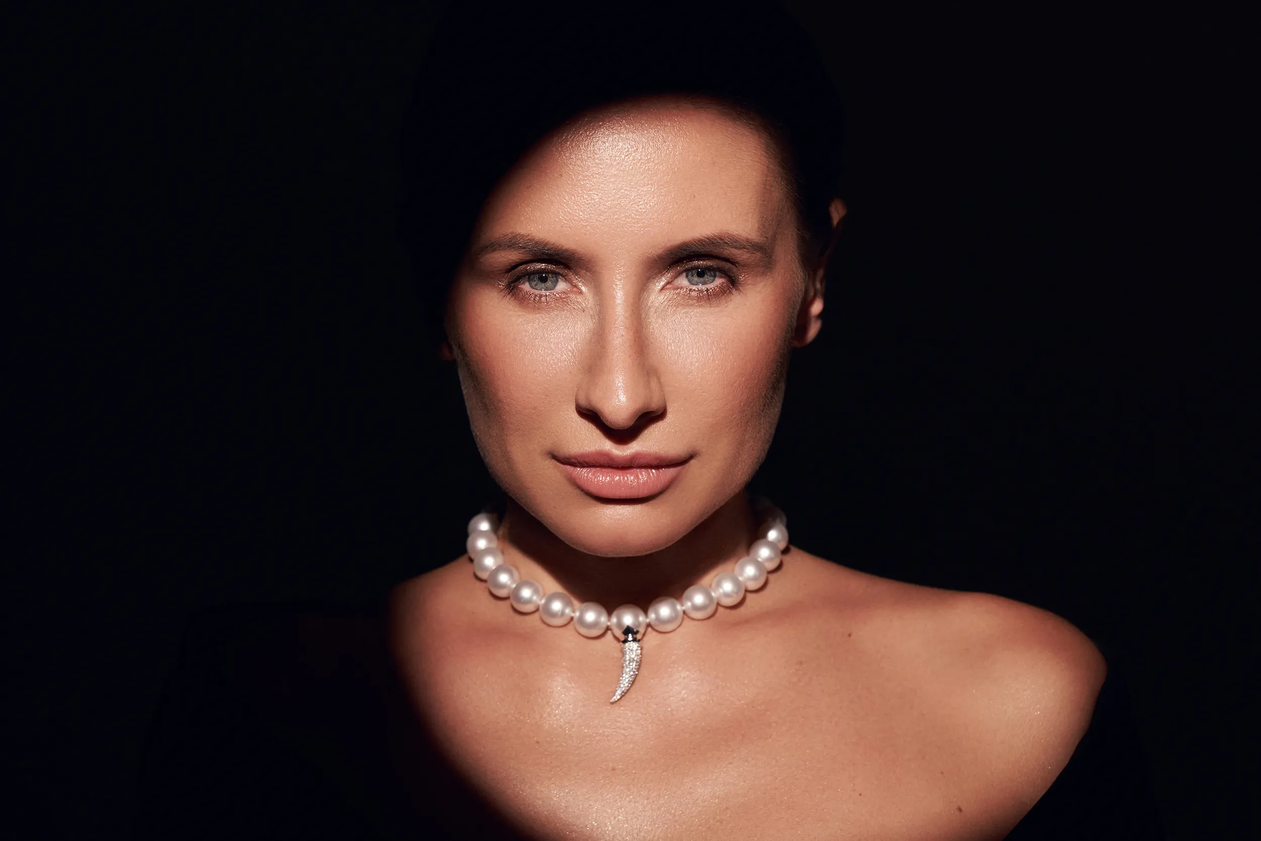 El'eeté Jewellery Founder Elvira Iurova wears her Collection №1 South Sea pearl necklace with 318 brilliant-cut white diamonds and 12-14.5mm pearls set in 18k white gold 