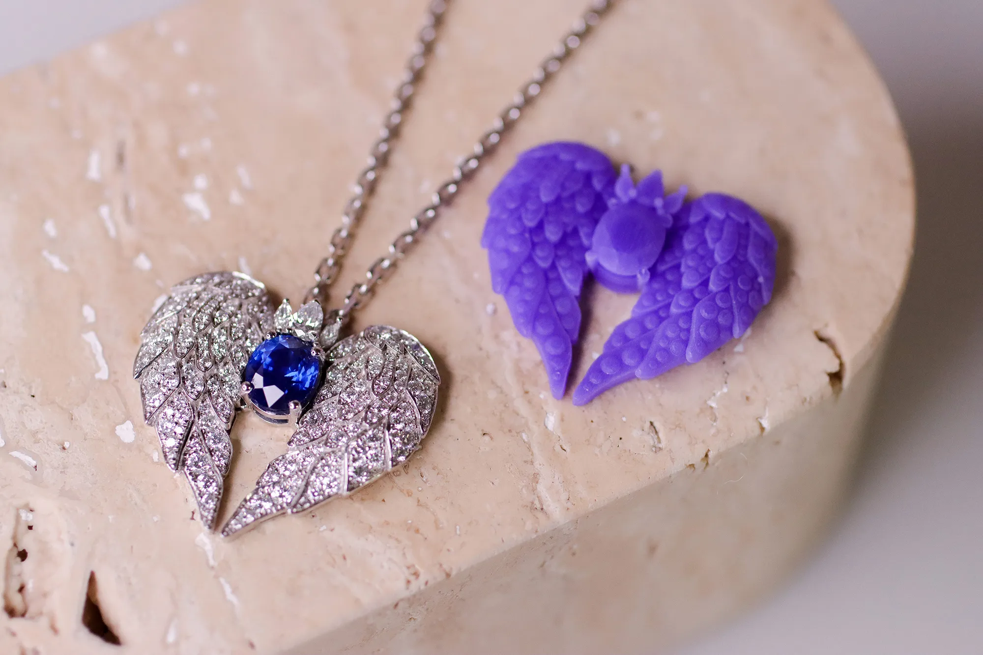 The wax mould presented to Katerina Perez before her bespoke oval-shaped sapphire and diamond pendant was created by El'eeté Jewellery