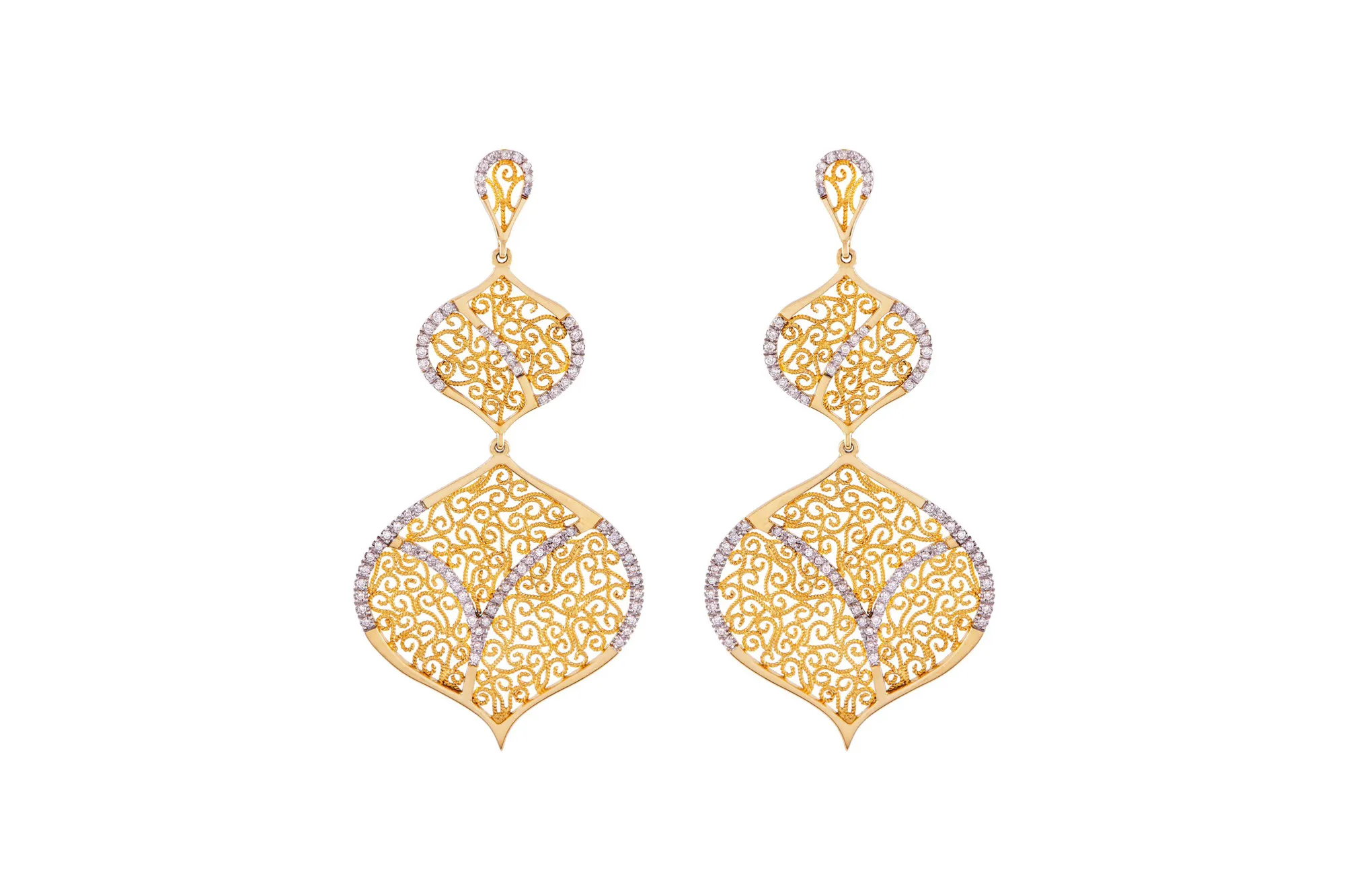 <p>Eleuterio &#8216;Heritage&#8217; earrings in openwork yellow gold and diamonds</p>
