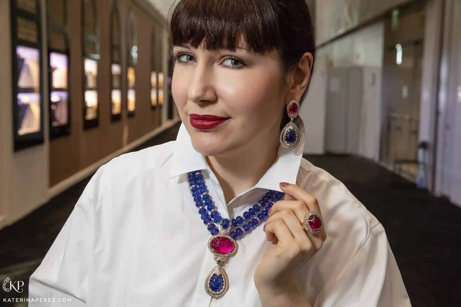  Exquisite Fine Jewellery suite with rubellites, tanzanites, emerald and diamonds in yellow gold