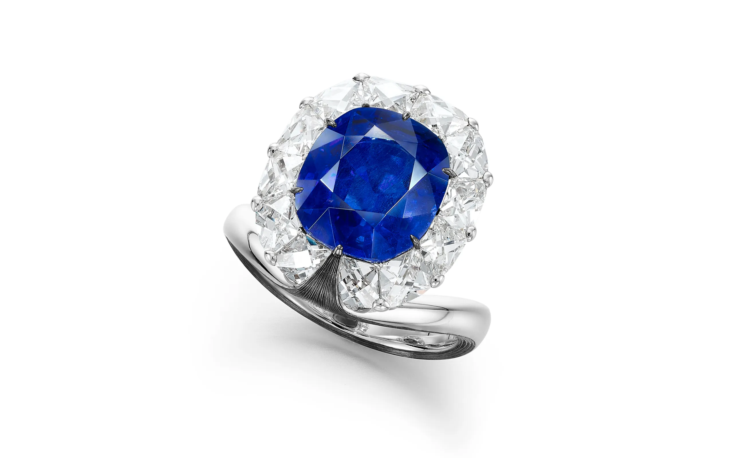 FORMS ring with a cushion-shaped Burmese sapphire of 8.09 carats and 2.22 carats of diamonds set in 18k white gold and shakudo, to be presented at TEFAF Maastricht 2025