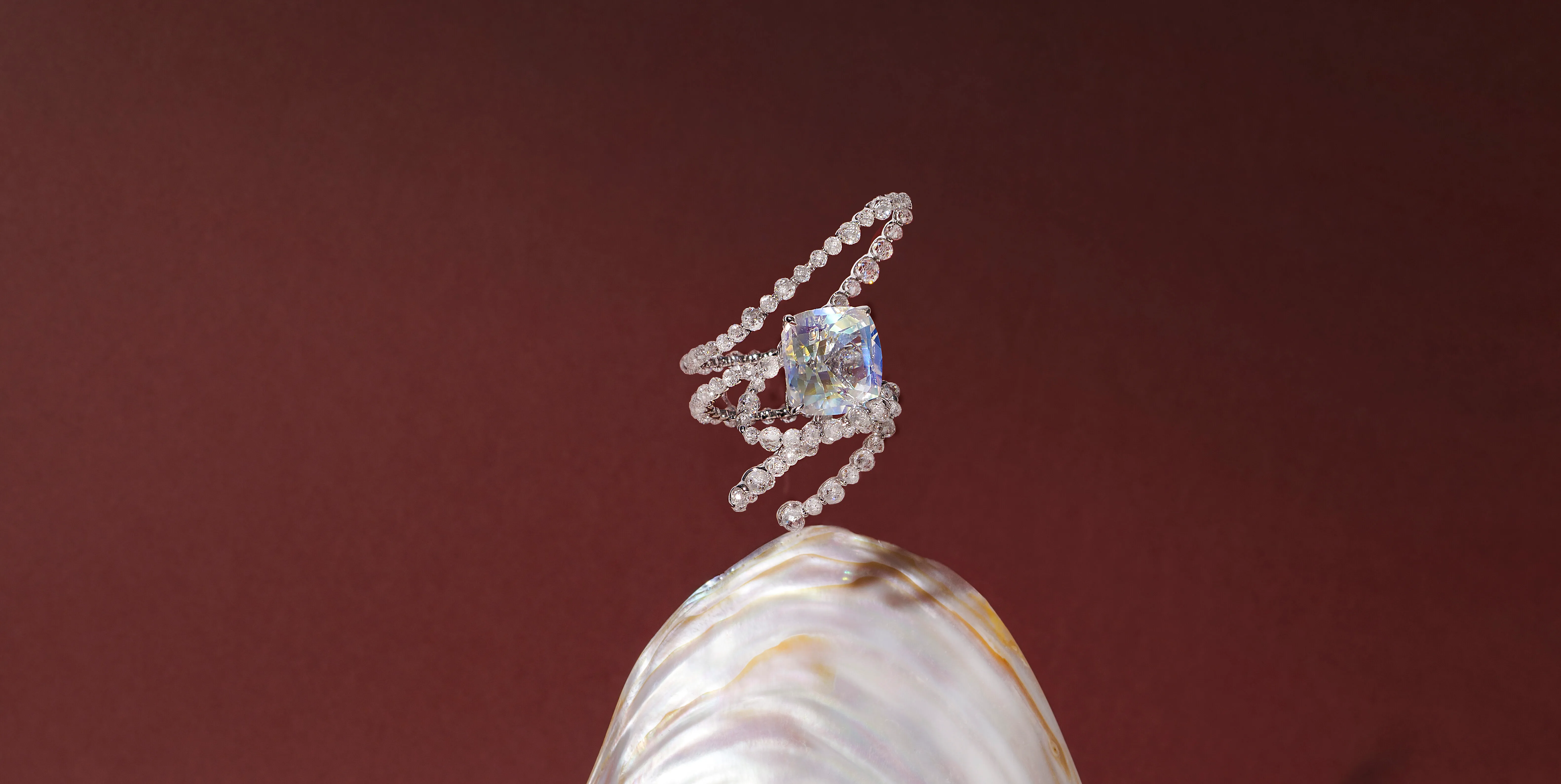 Feng J Fountain under Moonlight ring with moonstone and white diamond beads in 18k gold to be presented at TEFAF Maastricht 2025