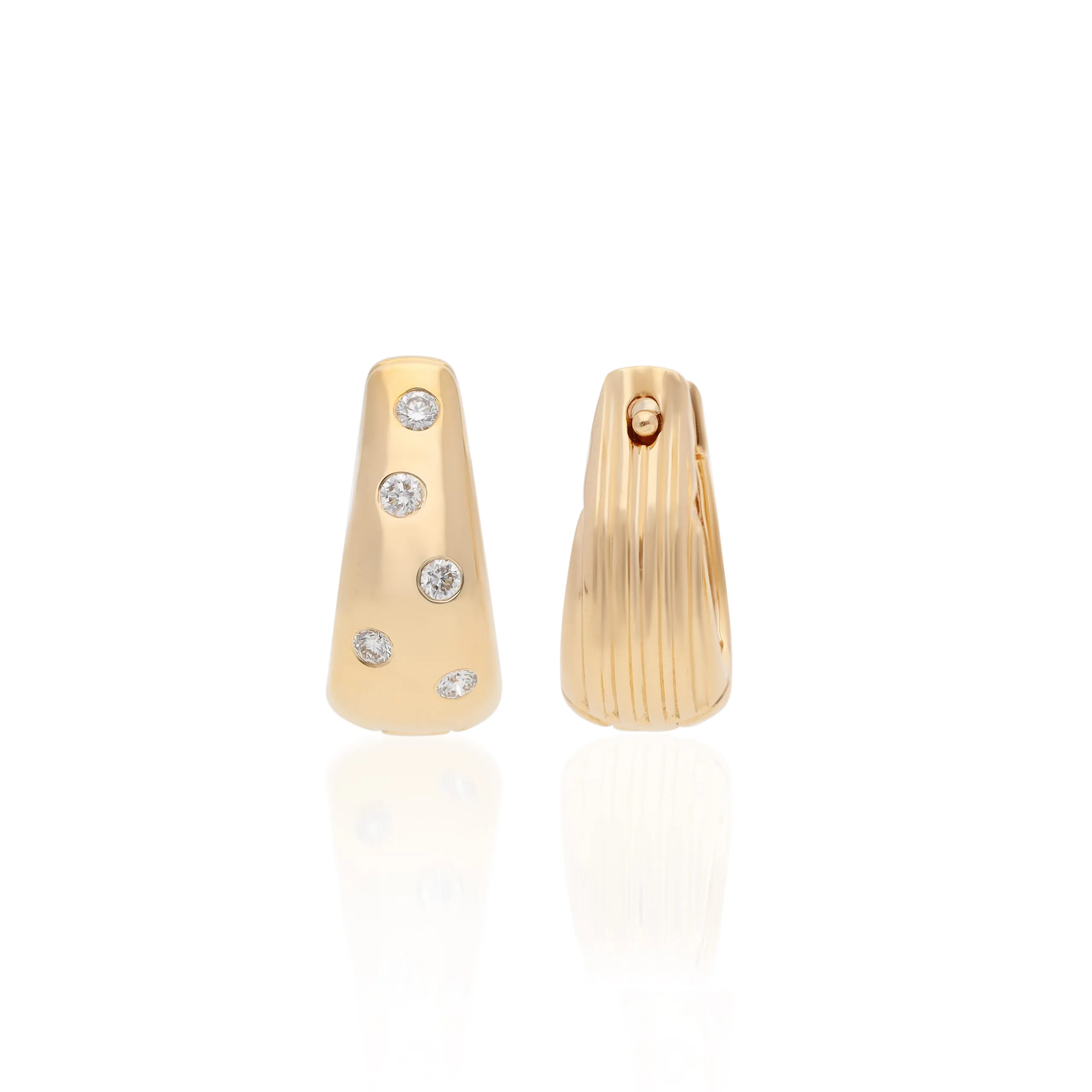 Gyan Jaipur reversible earrings from the Yami collection with diamonds in 18k yellow gold