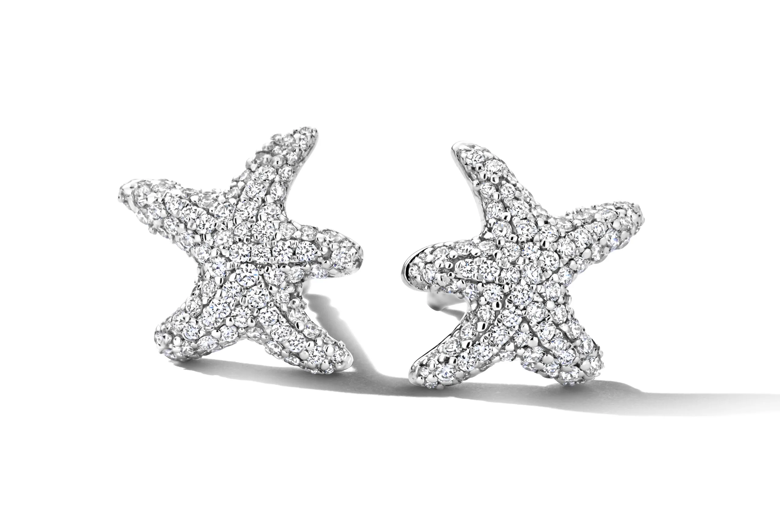 Histoire d’Elle Starfish stud earrings with diamonds from the Les Oceans d'Elle collection