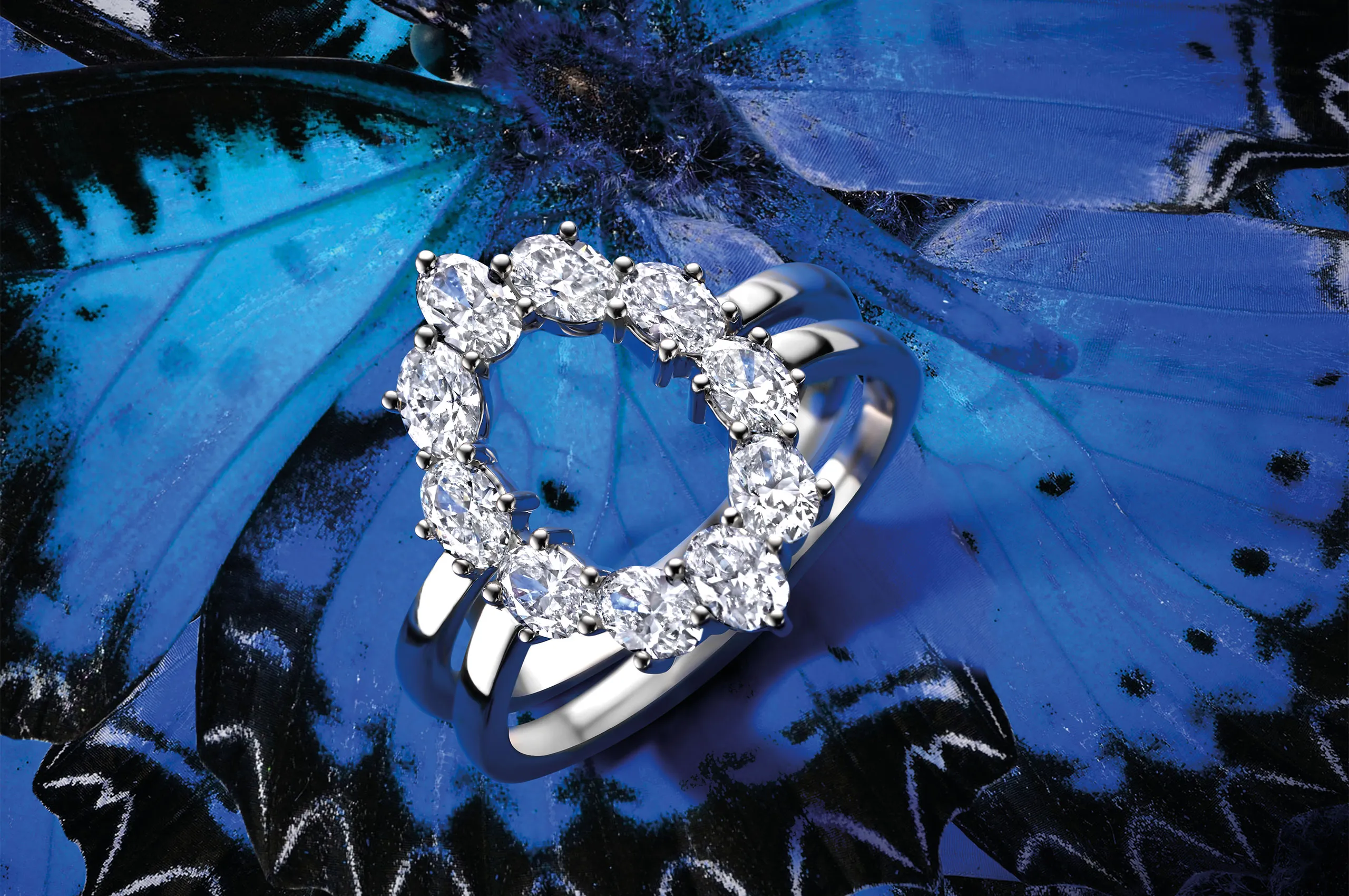 Histoire d’Elle oval-shaped diamond ring from the Les Infinis d’Elle collection