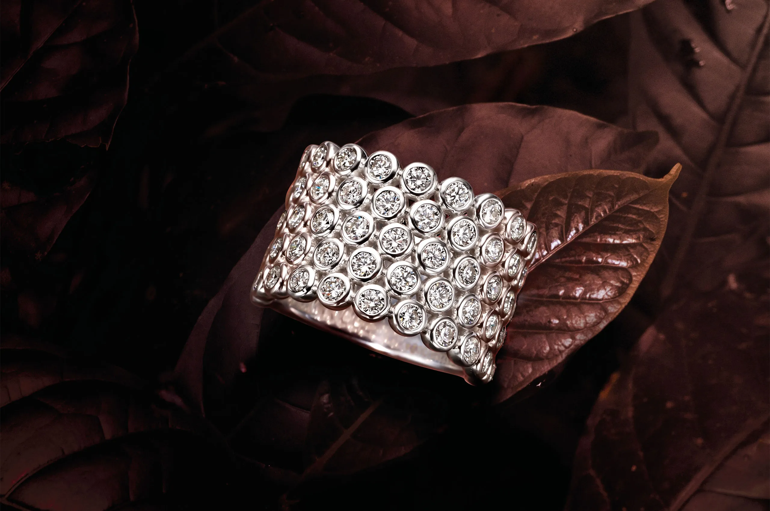Histoire d’Elle diamond ring from the Les Incondition 'Elle collection 