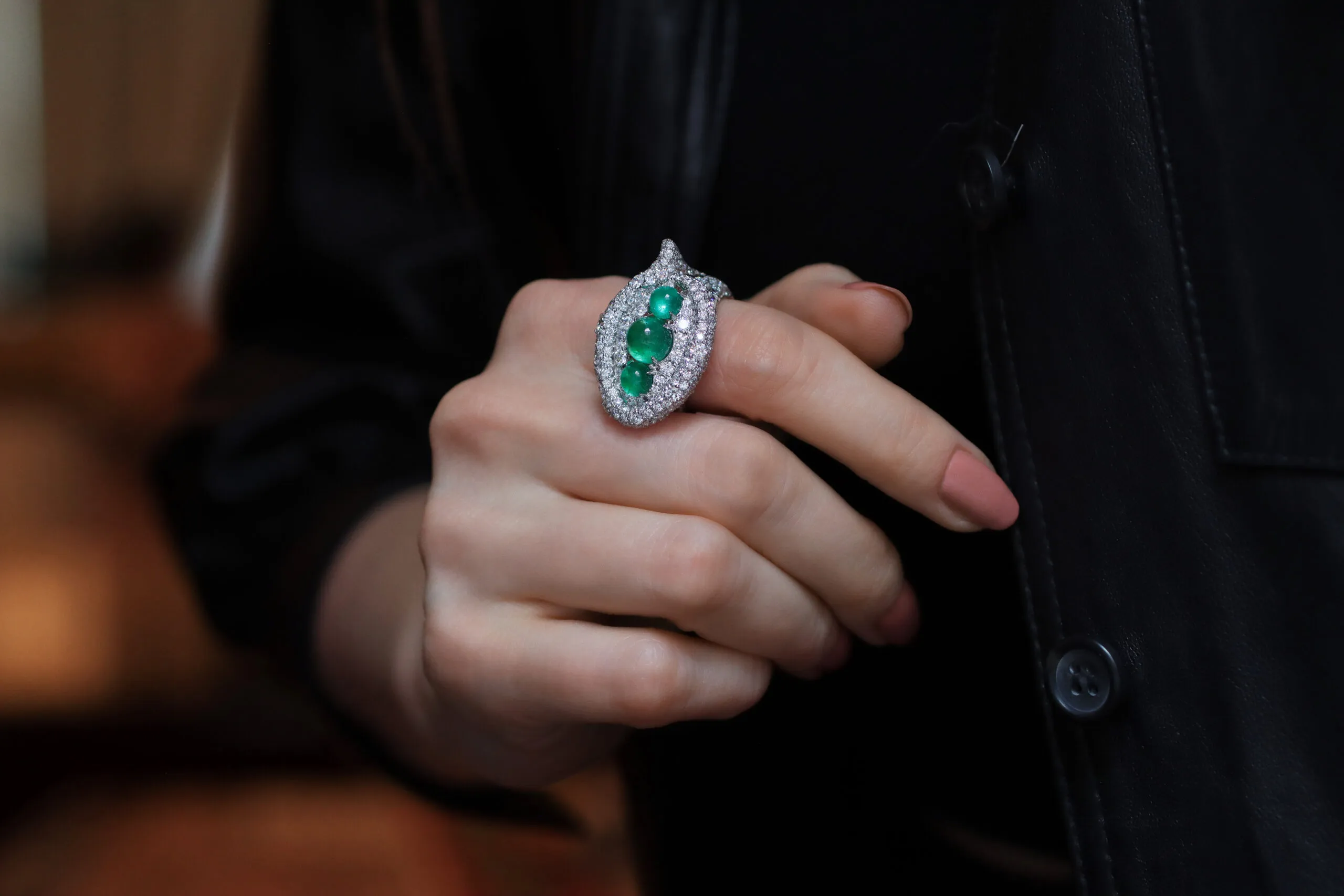 AKANO Mkpulu ring with 6.9 carats of D-F colour, VVS-VS clarity diamonds and 4.2 carats of round emeralds, set in 18k gold 
