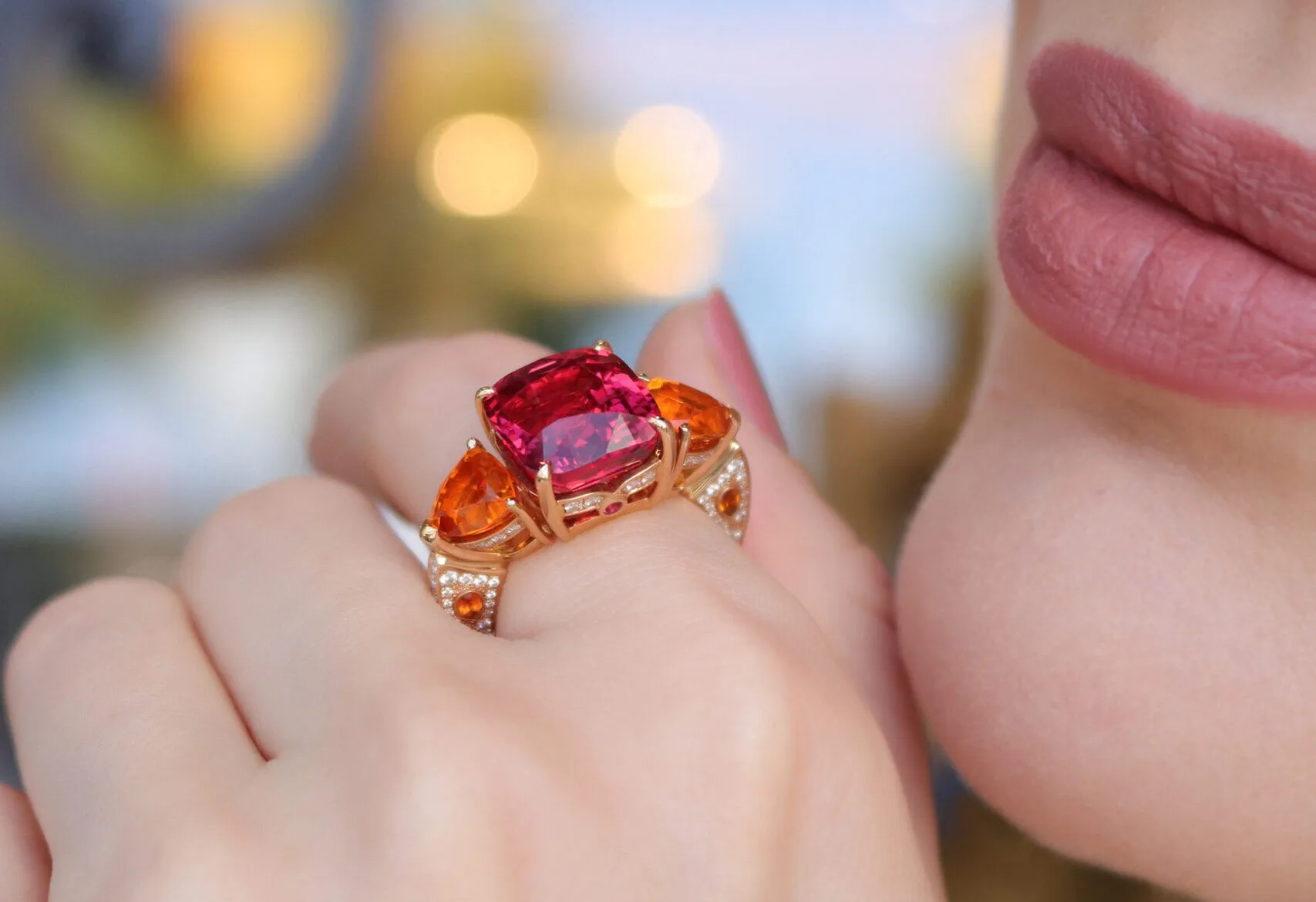 House of Gübelin Classics spinel cocktail ring with a Tanzanian purplish-red spinel of over 9 carats flanked by two mandarin garnets and brilliant-cut diamonds in red gold