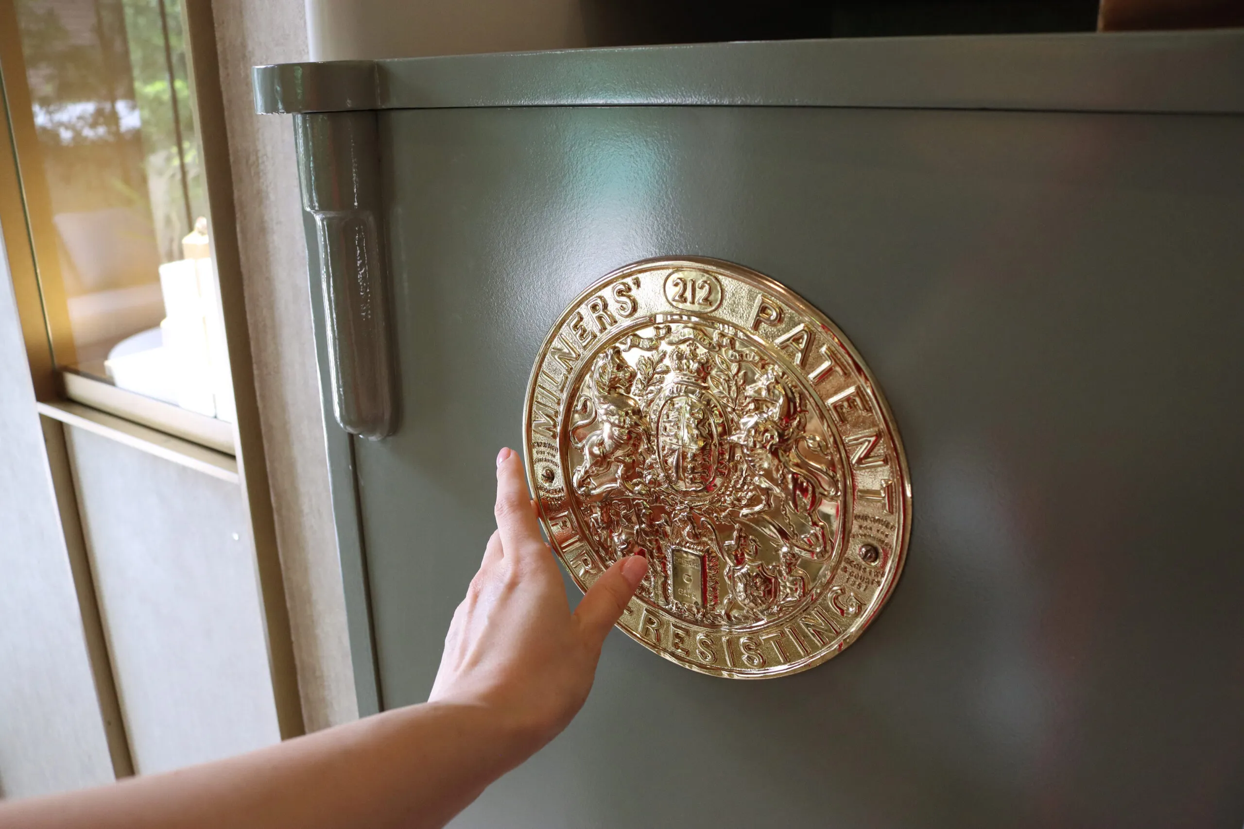 This sage green safe with golden seals has been with B.P. de Silva since its inception in the late 19th century and serves as a reminder of its eponymous founder