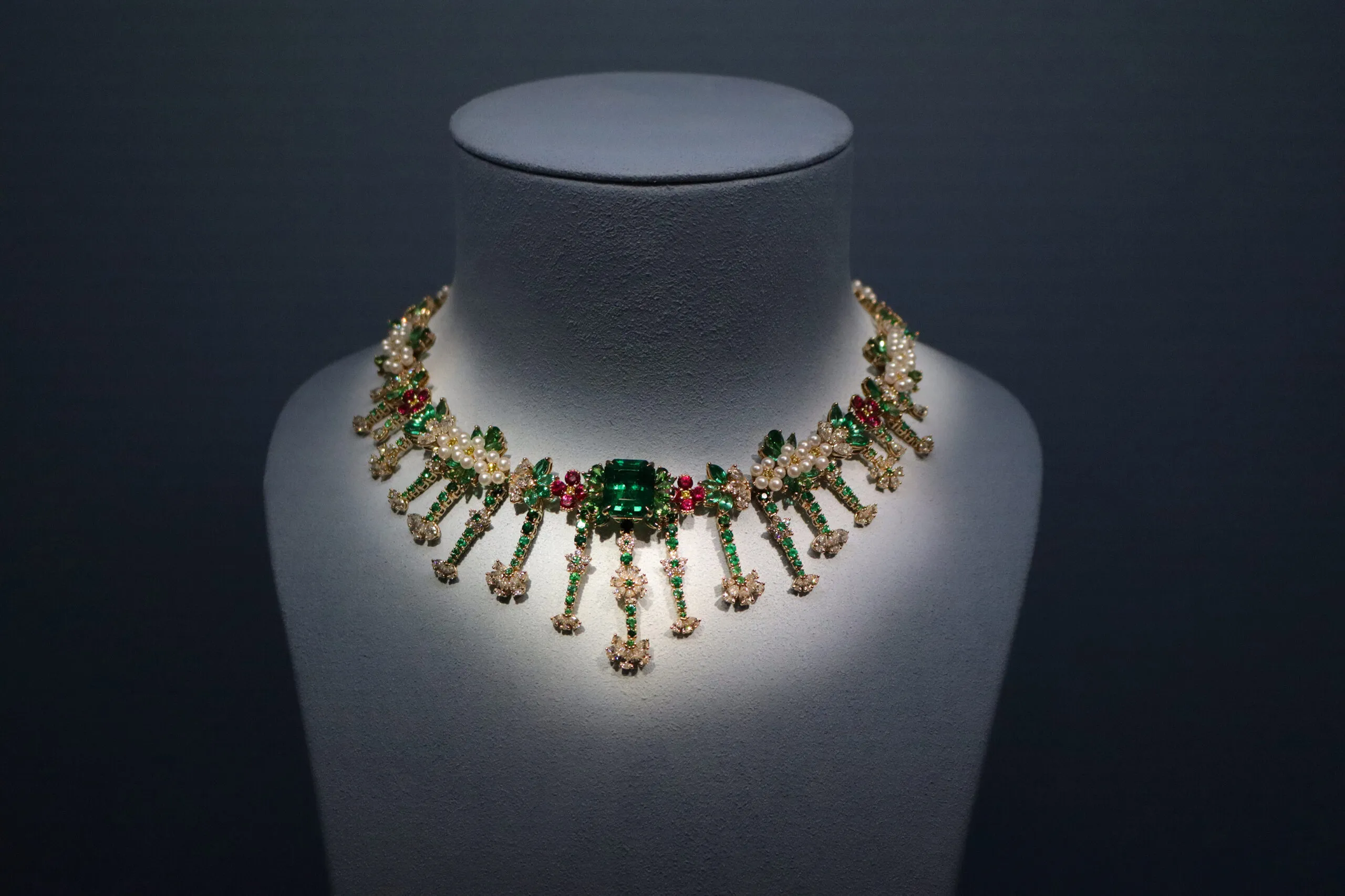 <p>The Franges de Fleurs necklace set with a 9.13-carat Zambian emerald, diamonds, pearls and ruby blossoms from the Belle Dior High Jewellery collection by Dior Joaillerie</p>