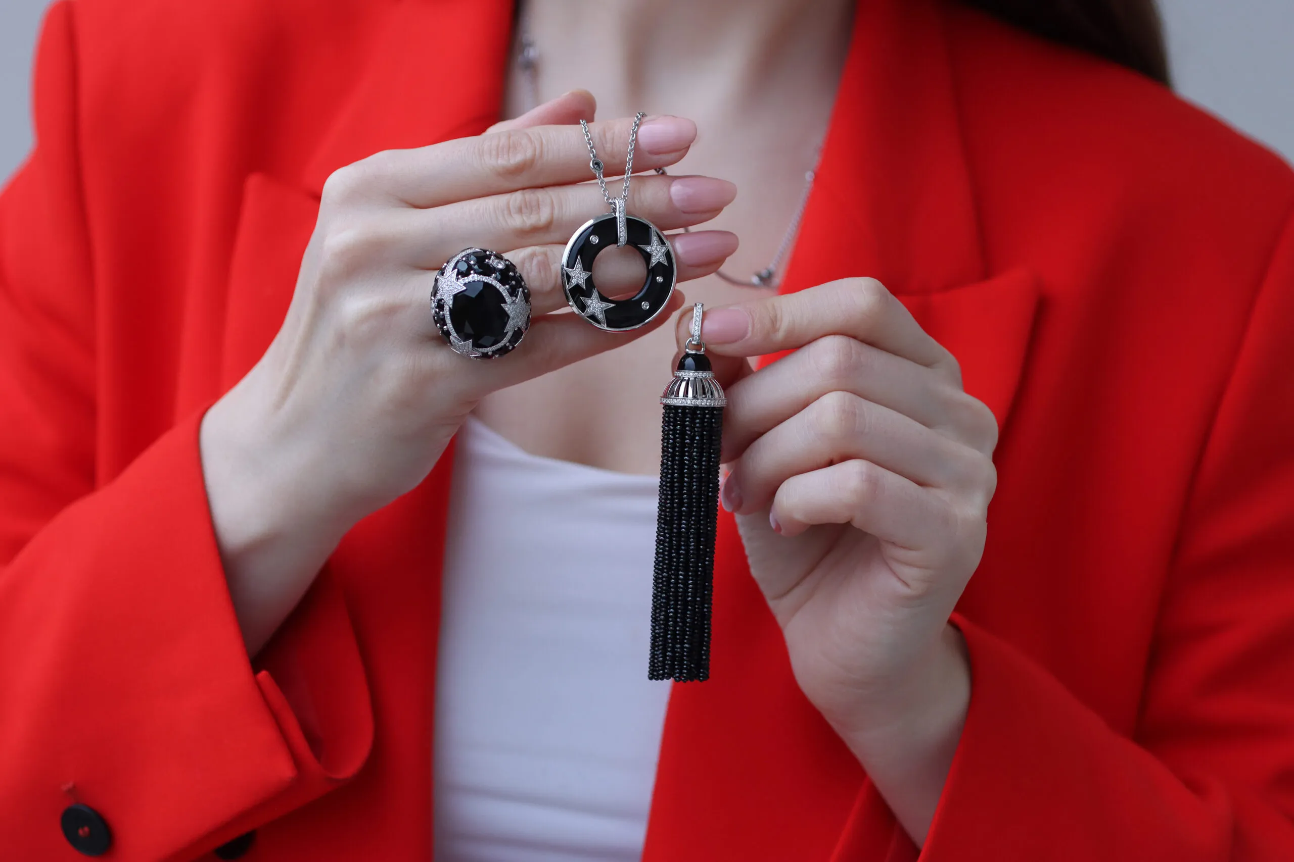Katerina Perez wears the Elena Semy Jewellery Star Flight ring with 17.03 carats of onyx, 17.5 carats of black spinel and 1.4 carats of diamonds, alongside the Star Flight transformable tassel pendant with 85.75 carats of black spinel beads, 19.46 carats of onyx, white diamonds and black diamonds, both in 18k white gold 
