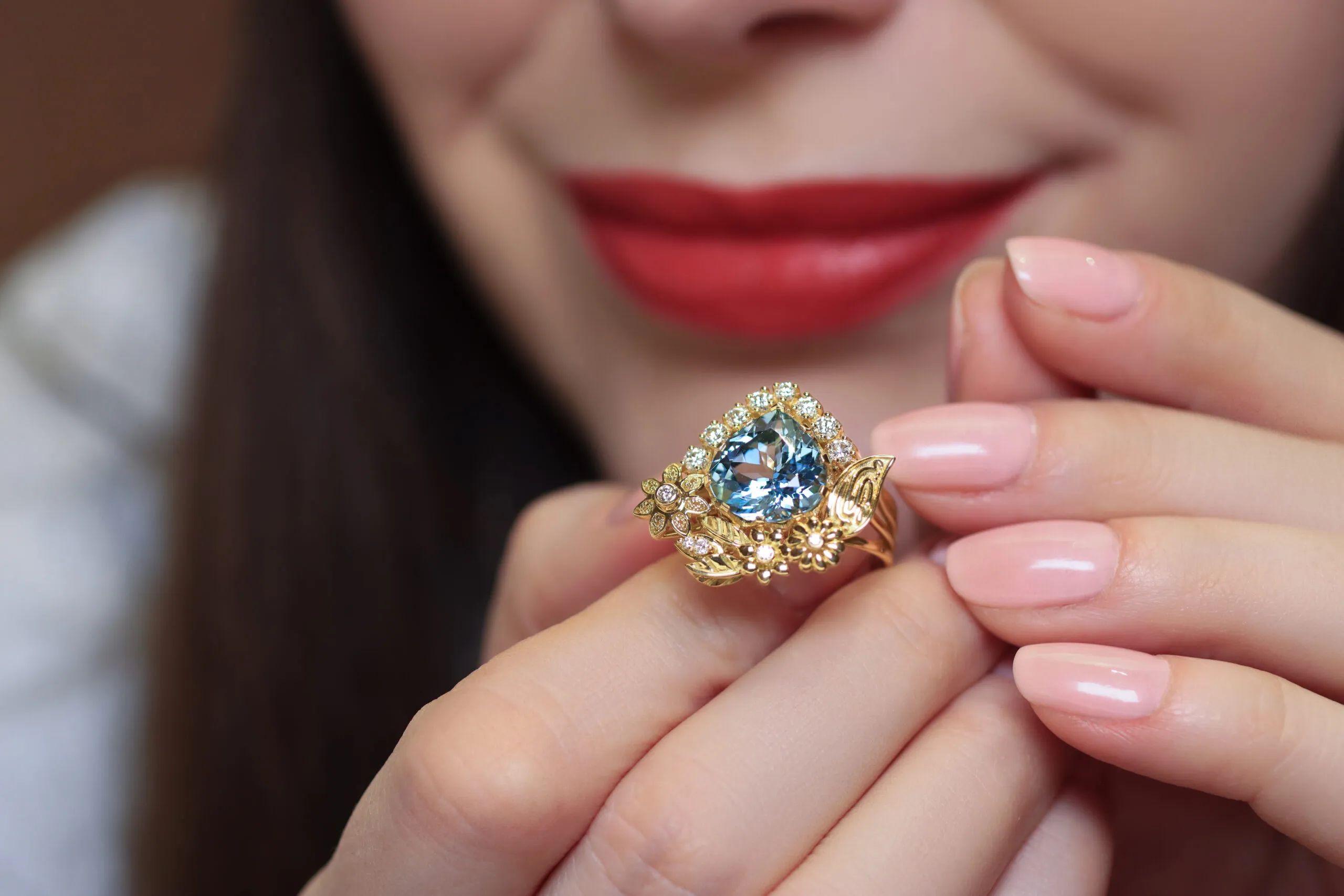 Katerina Perez holds the Garden of Light ring from the second chapter of the Tales of the Nile High Jewellery collection, set with a pear-shaped aquamarine and diamonds in yellow gold 