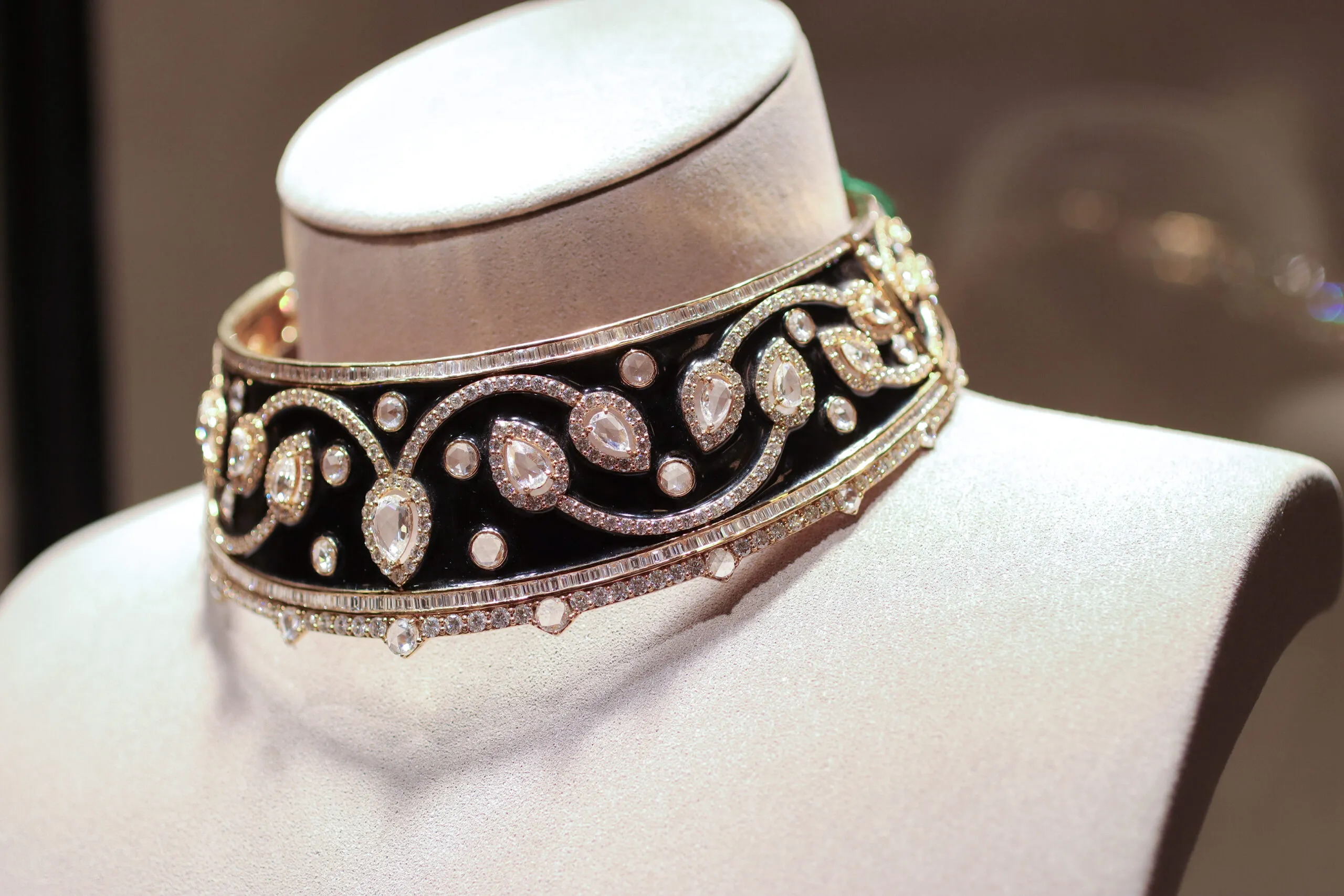Jaipur Gems Arabian Dream choker with 1,100 rose, baguette and full-cut diamonds totaling approximately 39 carats