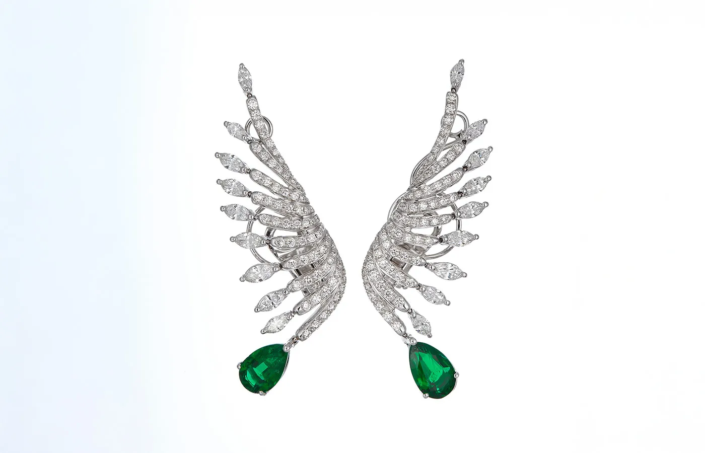 Krisonia earrings from the Volo collection with emeralds and diamonds in 18k white gold