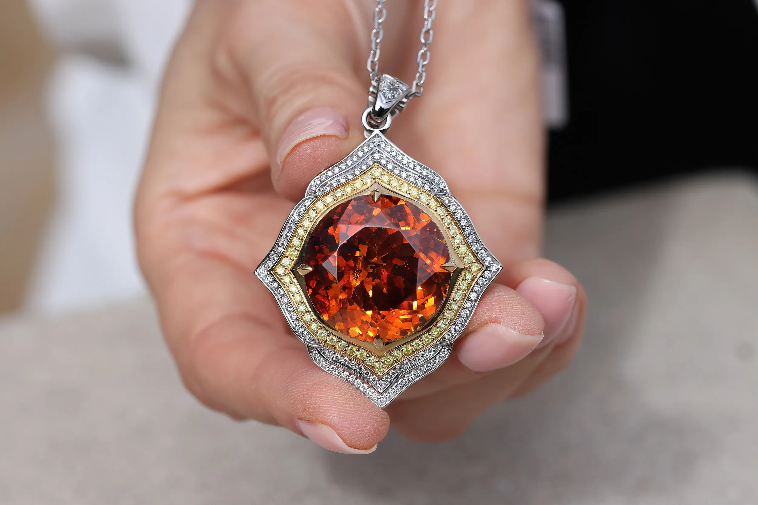 <p>The intense colour of the sphalerite is accentuated by a surround of yellow diamonds and 18K yellow gold claws</p>