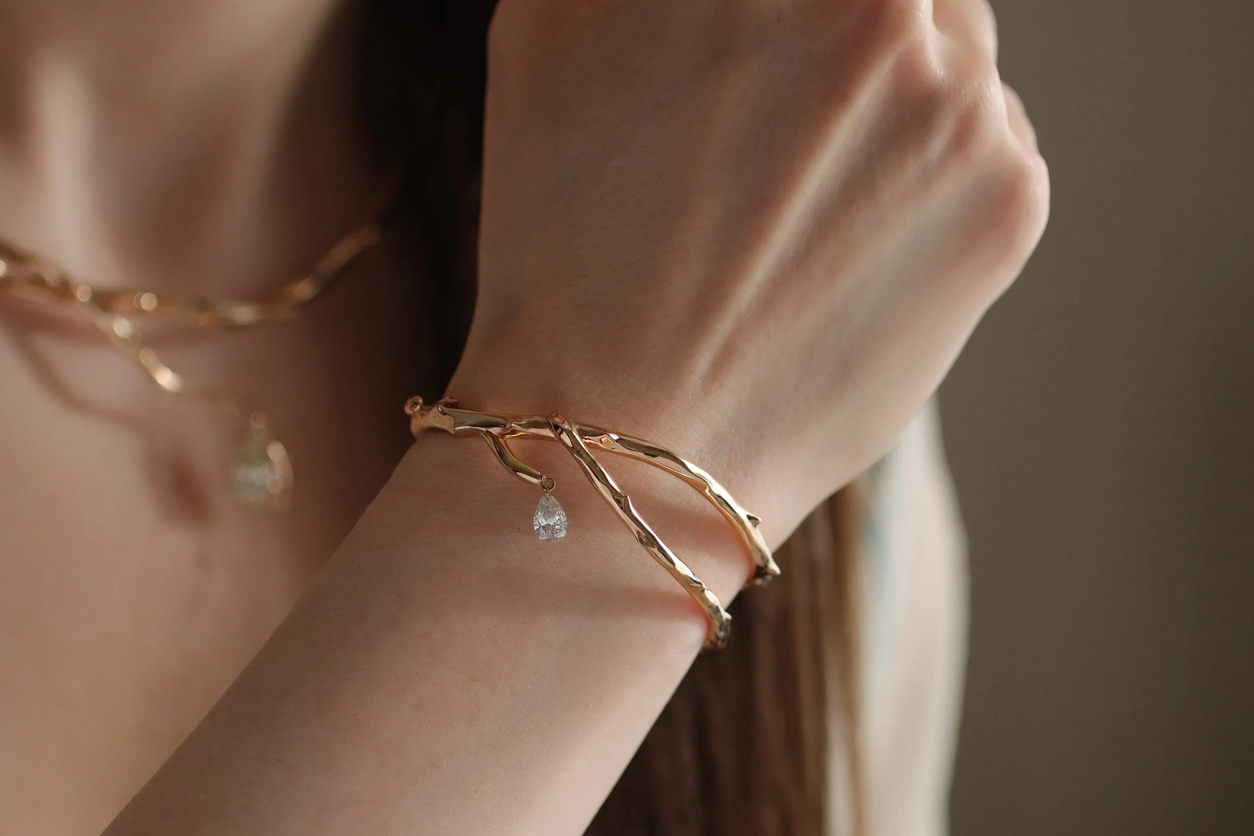 <p>Kefah choker and bracelet in 18k yellow gold with pear shape diamonds by Moody Jewellery</p>
