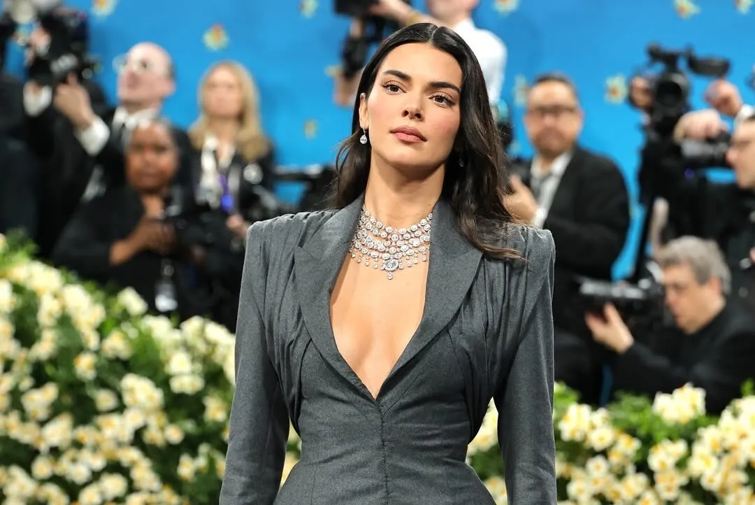 Kendall Jenner paired her plunging suit with a Chopard high jewellery necklace, set with a 12.37-carat diamond solitaire