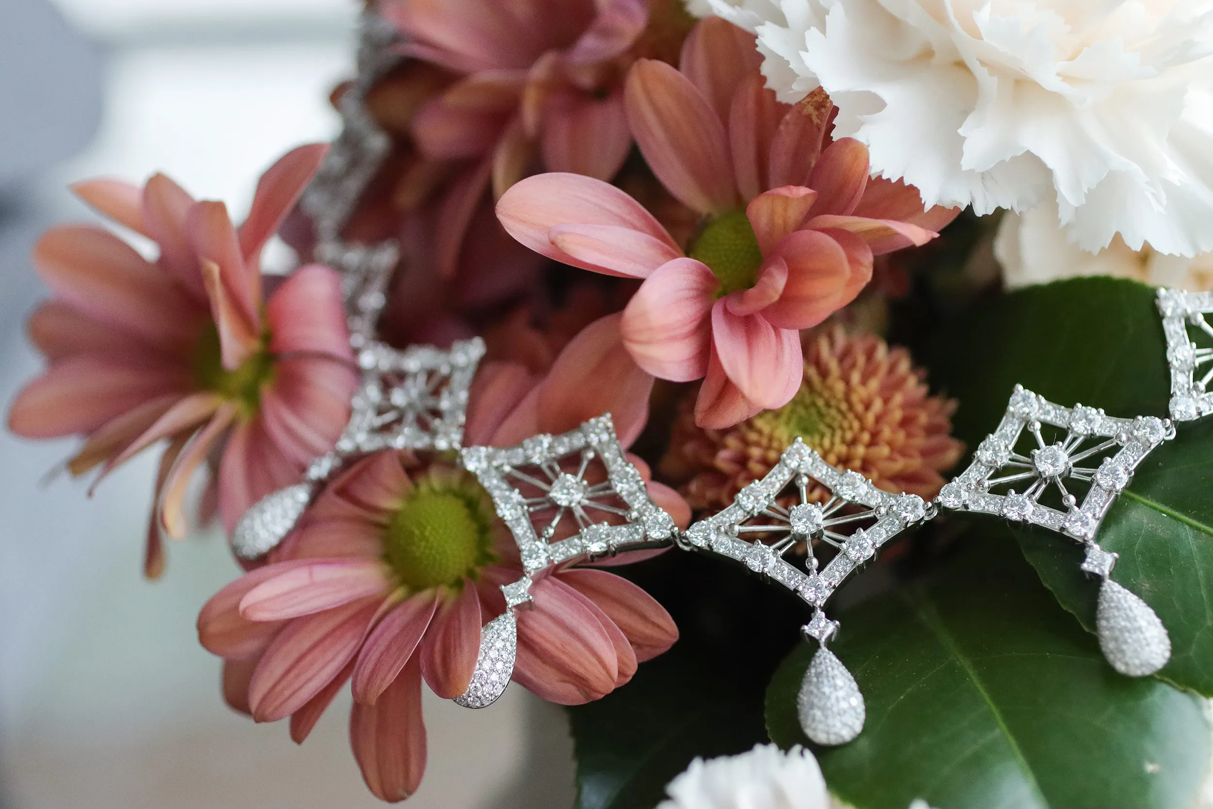 <p><span class="TextRun BCX0 SCXP15364880" lang="EN-US" xml:lang="EN-US" data-usefontface="false" data-contrast="none"><span class="NormalTextRun BCX0 SCXP15364880">Close to </span></span><span class="TextRun MacChromeBold BCX0 SCXP15364880" lang="EN-US" xml:lang="EN-US" data-usefontface="false" data-contrast="none"><span class="NormalTextRun BCX0 SCXP15364880">900 diamonds were</span></span><span class="TextRun BCX0 SCXP15364880" lang="EN-US" xml:lang="EN-US" data-usefontface="false" data-contrast="none"><span class="NormalTextRun BCX0 SCXP15364880"> </span></span><span class="TextRun BCX0 SCXP15364880" lang="EN-US" xml:lang="EN-US" data-usefontface="false" data-contrast="none"><span class="NormalTextRun BCX0 SCXP15364880">meticulously set by master artisans, each placed to trace </span></span><span class="TextRun BCX0 SCXP15364880" lang="EN-US" xml:lang="EN-US" data-usefontface="false" data-contrast="none"><span class="NormalTextRun BCX0 SCXP15364880">the fluid geometry of a garden seen from above</span></span></p>