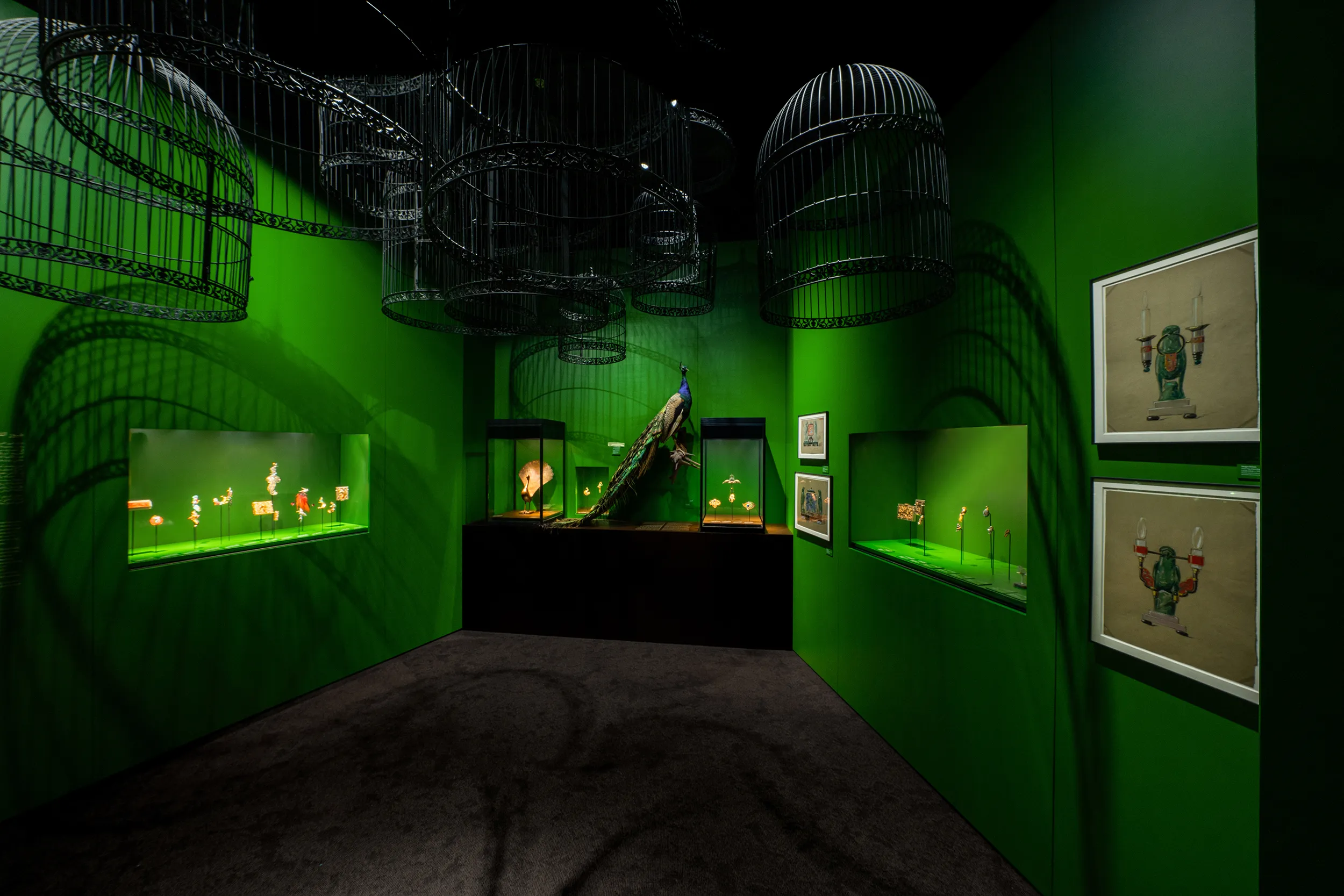 <p>The exhibition centres on the dialogue between 19th- and 20th-century Western jewellery and Islamic arts</p>