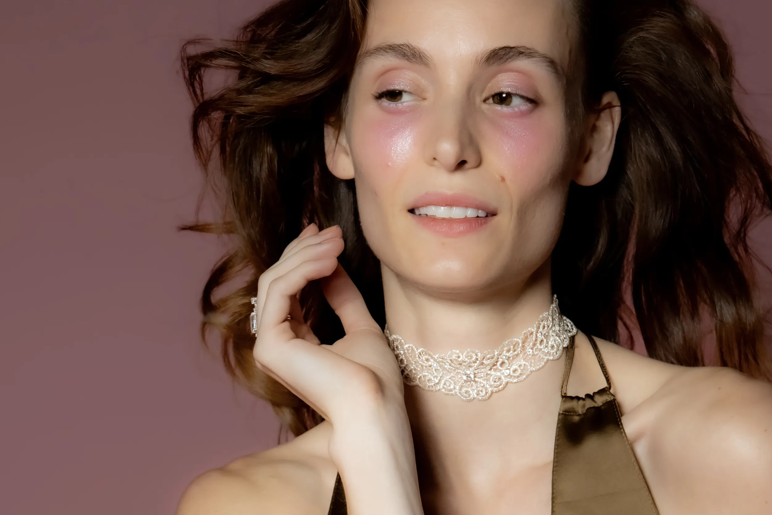 <p>Van Der Bauwede Lace & Diamond choker in 18k white gold</p>