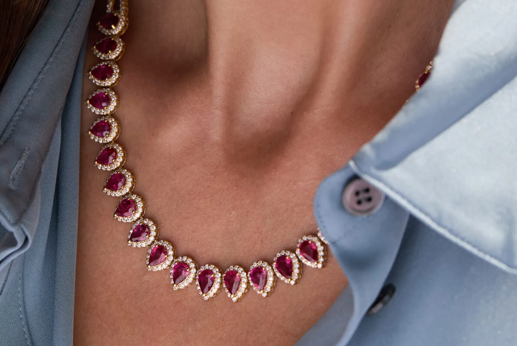 A model wears the Le Vian Cleopatra necklace, part of the Devotion – A Le Vian Love Story chapter of the 2026 Trend Forecast