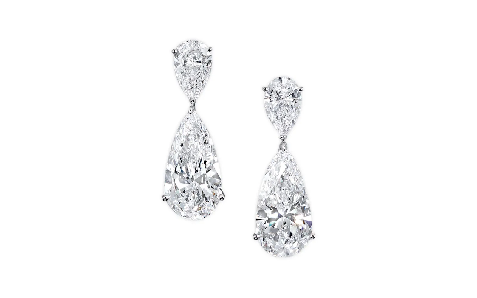 She also wore a classic pair of diamond drop earrings by Moussaieff