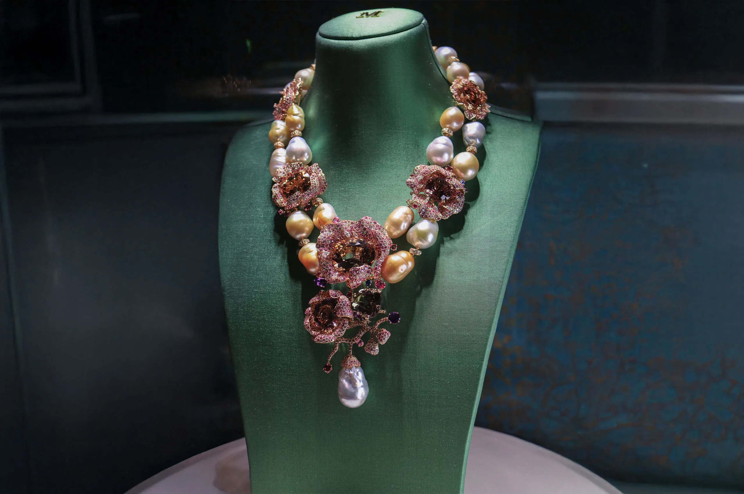 Margot McKinney Bloem collier with eight significant tourmalines (total 240.56ct) including a gem of 65.85 carats at the centre of the piece, along with an impressive collection of 27 large Australian South Sea baroque pearls. The 26 pearls in the collier’s double strands measure15-20mm, while a single, particularly rare example measuring 21x32mm is placed as the focal point beneath the hero tourmalines. Bloem is completed with white diamonds, brown diamonds, blue, pink and purple sapphires, pink tourmalines, amethysts and rubellites, set in 18k yellow gold 