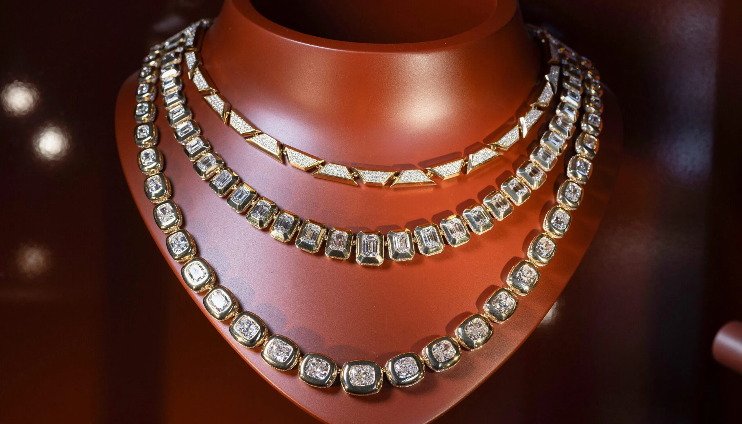 Messika Savane necklace with white diamonds in 18k yellow gold from the Terres d’Instinct High Jewellery collection