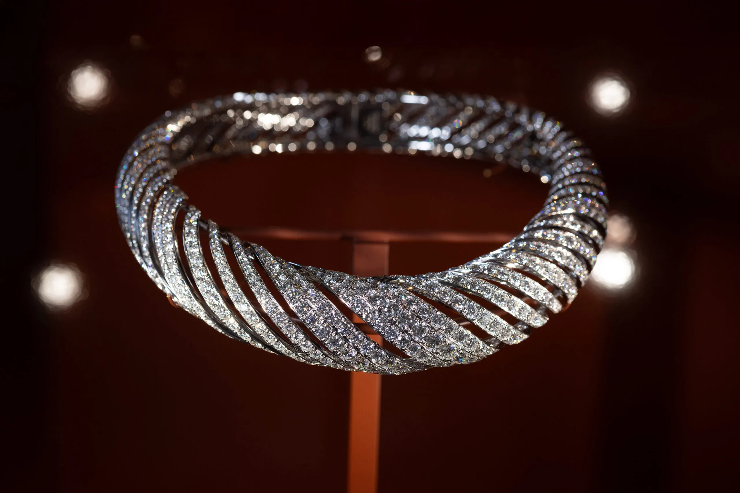 Messika Ondara necklace with white diamonds in 18k white gold, from the Terres d’Instinct High Jewellery collection