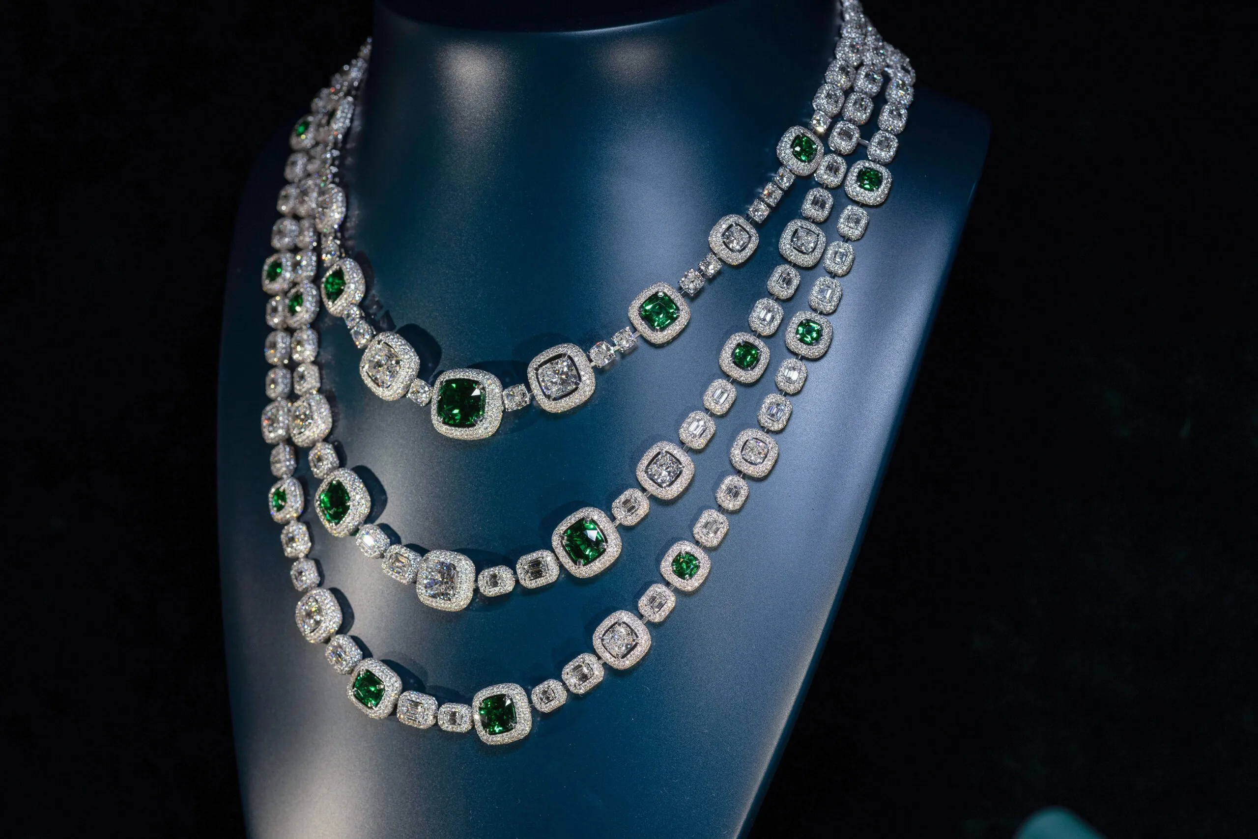 Messika Mille Feux necklace with tsavorite garnets and white diamonds in 18k white gold from the Terres d’Instinct High Jewellery collection