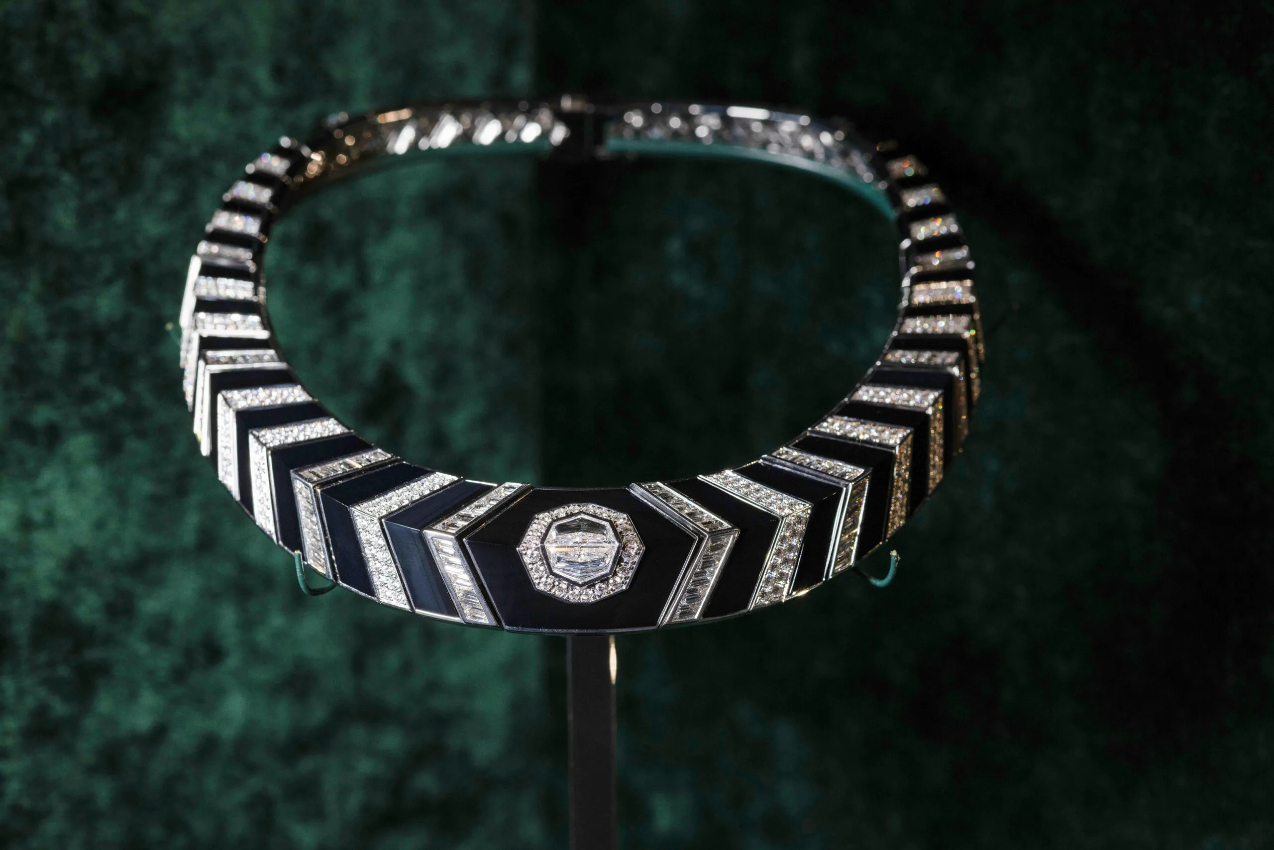 Messika Zebra Mnyama necklace with a shield-cut D-flawless diamond of 1.52 carats and a second shield-cut diamond of 1.50 carats, surrounded by baguette-cut diamonds and onyx, part of the Terres d’Instinct High Jewellery collection