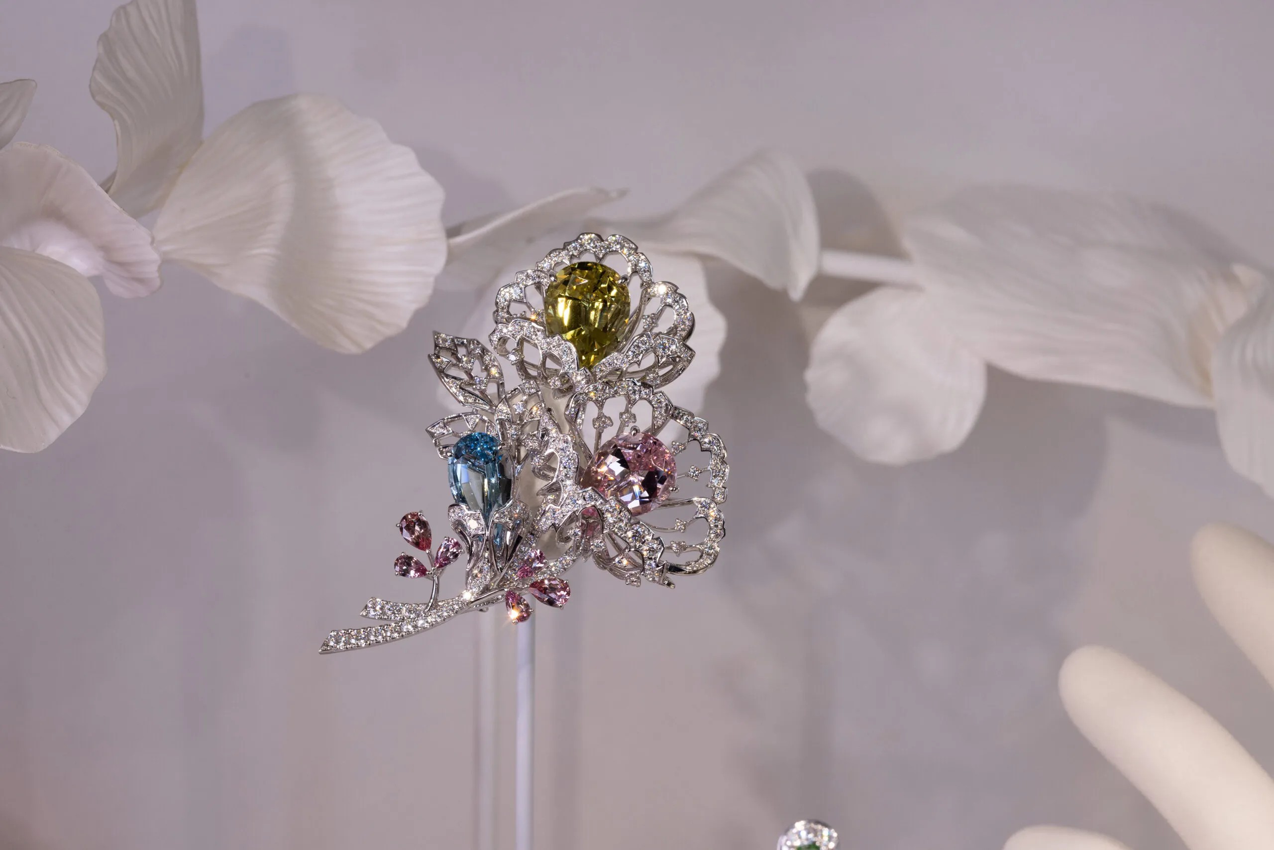 Mikimoto brooch with 8.17 carats of yellow beryl, 6.61 carats of morganite, 5.35 carats of aquamarine, garnets and diamonds set in 18k white gold 