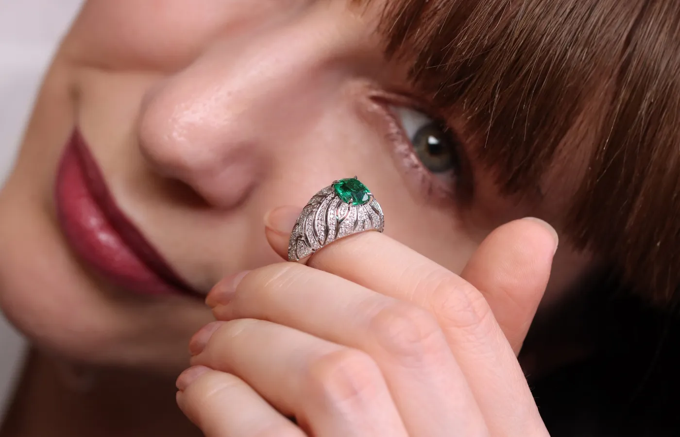  A ring by Morebelli set with a 1.68 carat emerald originating from Irondro, Madagascar, surrounded by 196 diamonds with a total weight of 0.65 carats 