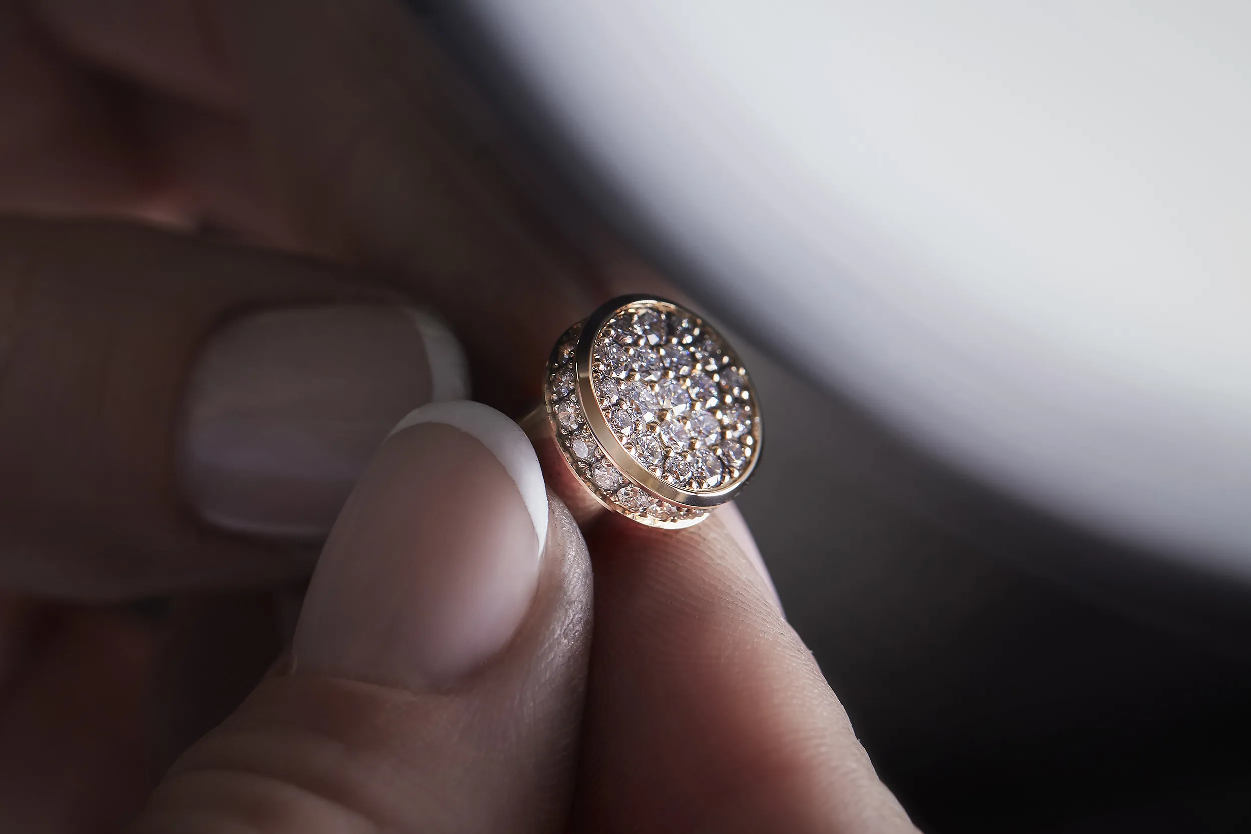 Adding the finishing touches to the Nouvel Héritage Latch XL High Jewellery necklace, crafted in 18k yellow gold and diamonds, which sold to a private collector earlier this year
