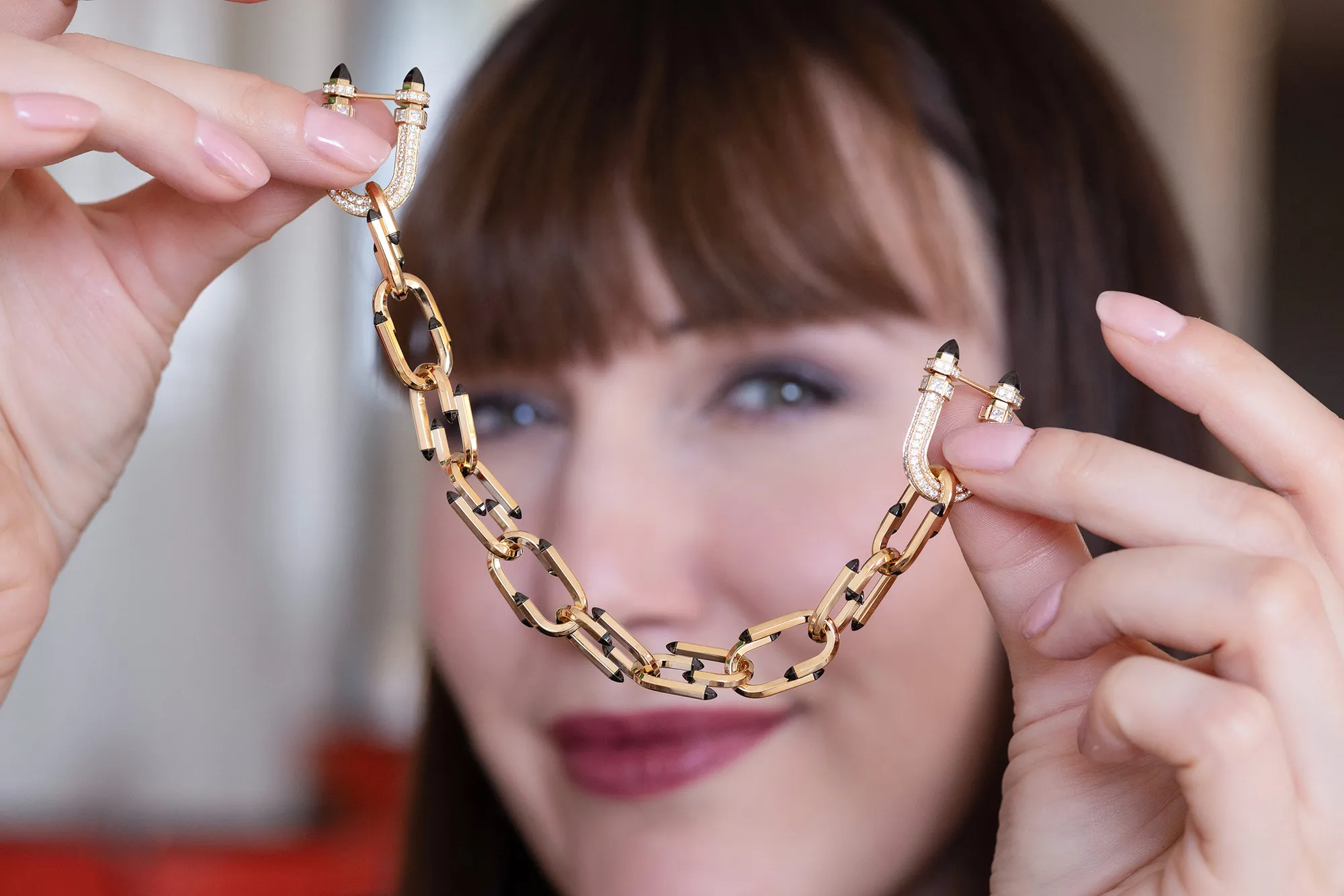 Katerina Perez spotlights the Nouvel Héritage Try Me ‘Tuxedo’ – a modern-day tie chain or double brooch – with diamonds and black ceramic in 18k yellow gold 