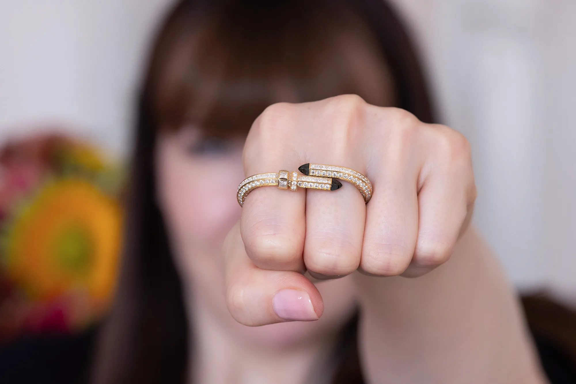 Katerina Perez wears the Nouvel Héritage Try Me High Jewellery double finger ring, crafted with diamonds and black ceramic accents in 18k yellow gold 