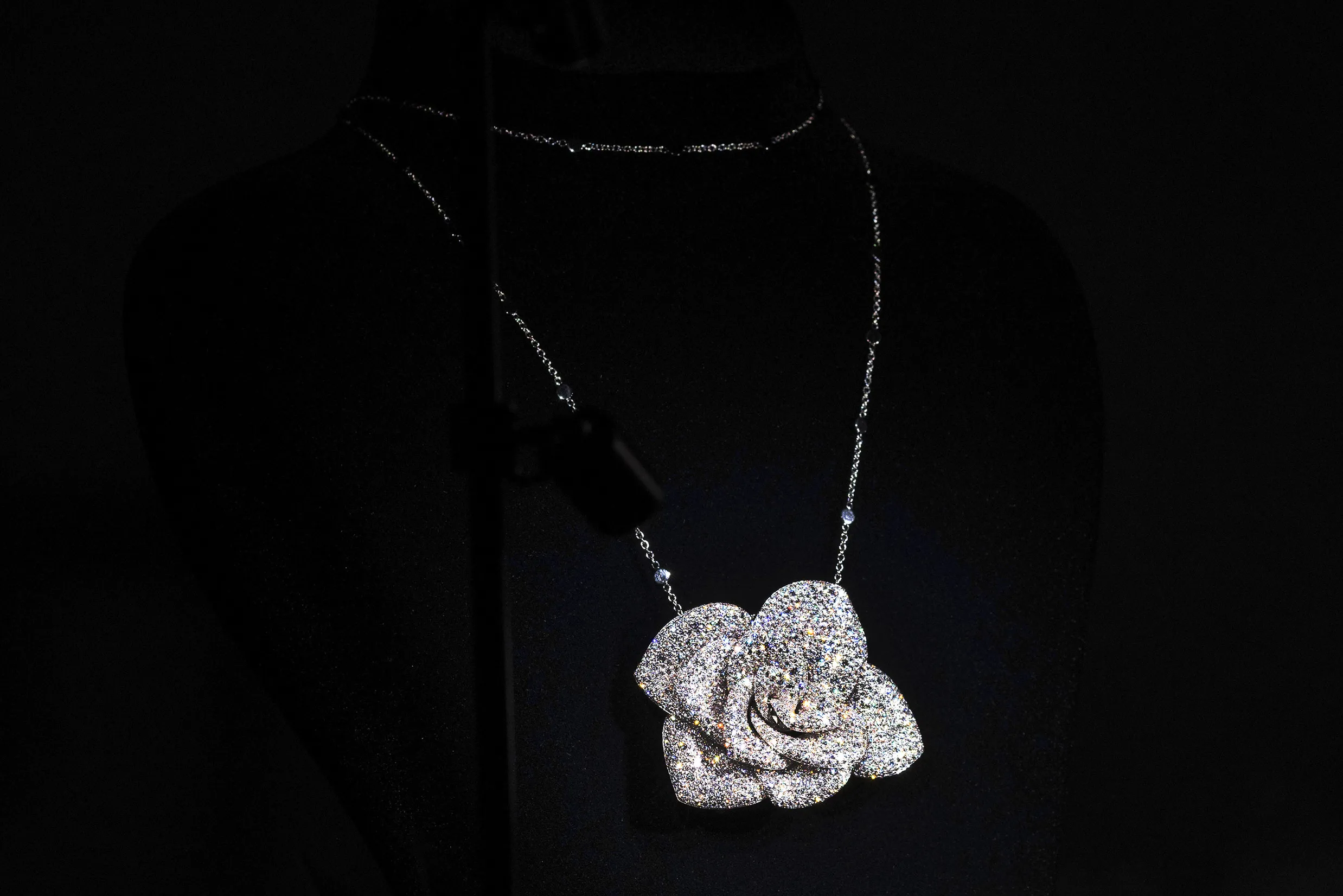 Pasquale Bruni Rosina necklace, set with diamonds