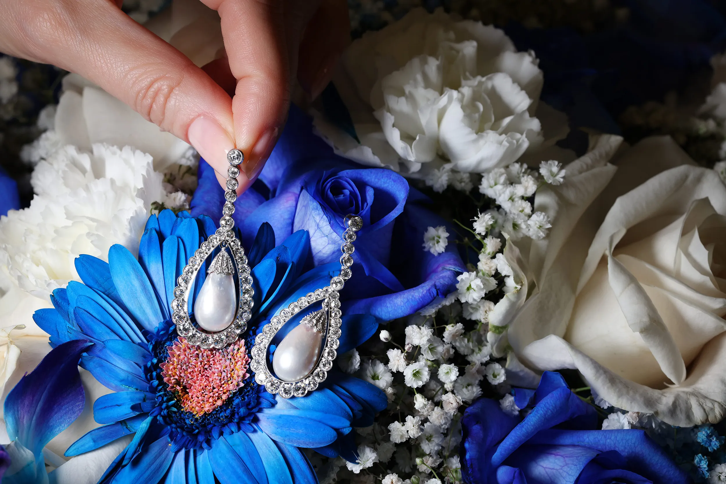 <p>Natural Bahraini pearl and diamond earrings at Pearl Biography</p>