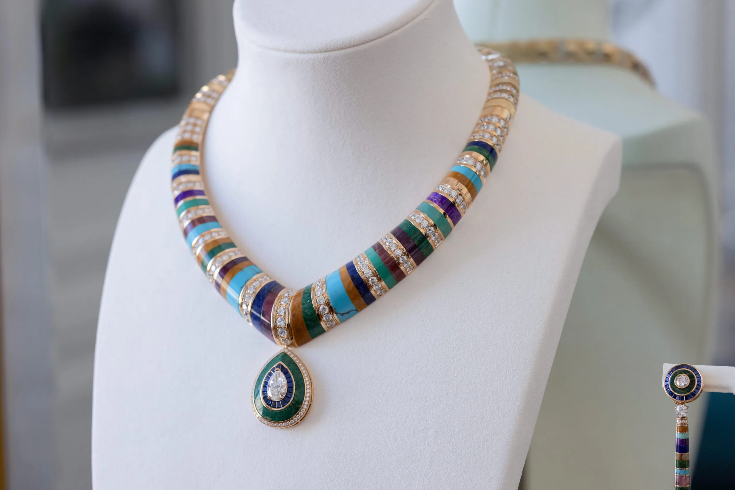 Inspired by the hardstone dials Piaget pioneered in the 1960s, the necklace alone required over 300 hours of craftsmanship