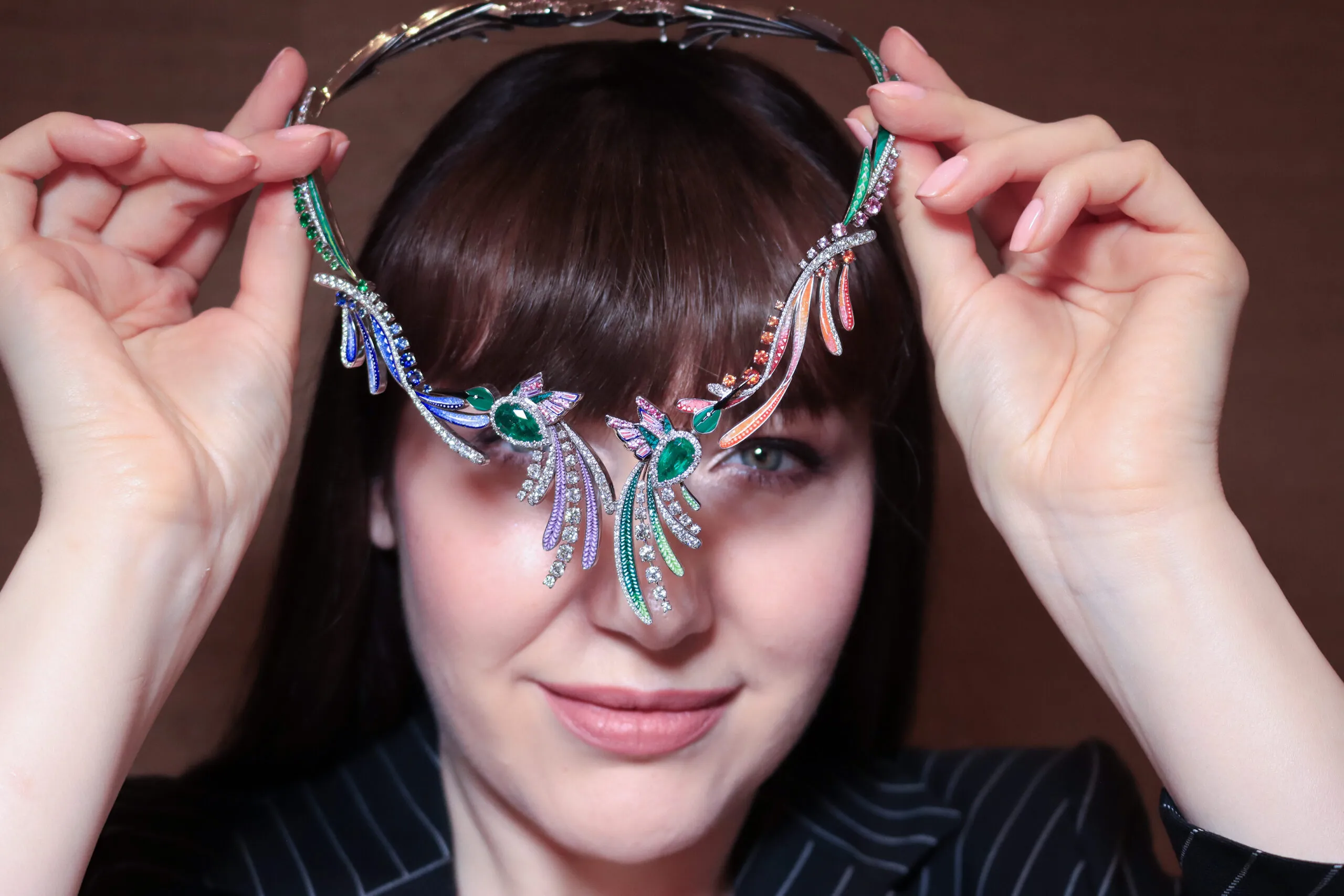 Katerina Perez highlights the SICIS Colibrì necklace with asymmetric pear-shaped emeralds, haloed by diamonds, malachite inlay, multi-coloured sapphires, further diamonds and colourful ‘feathers’ of micromosaics set in white gold 