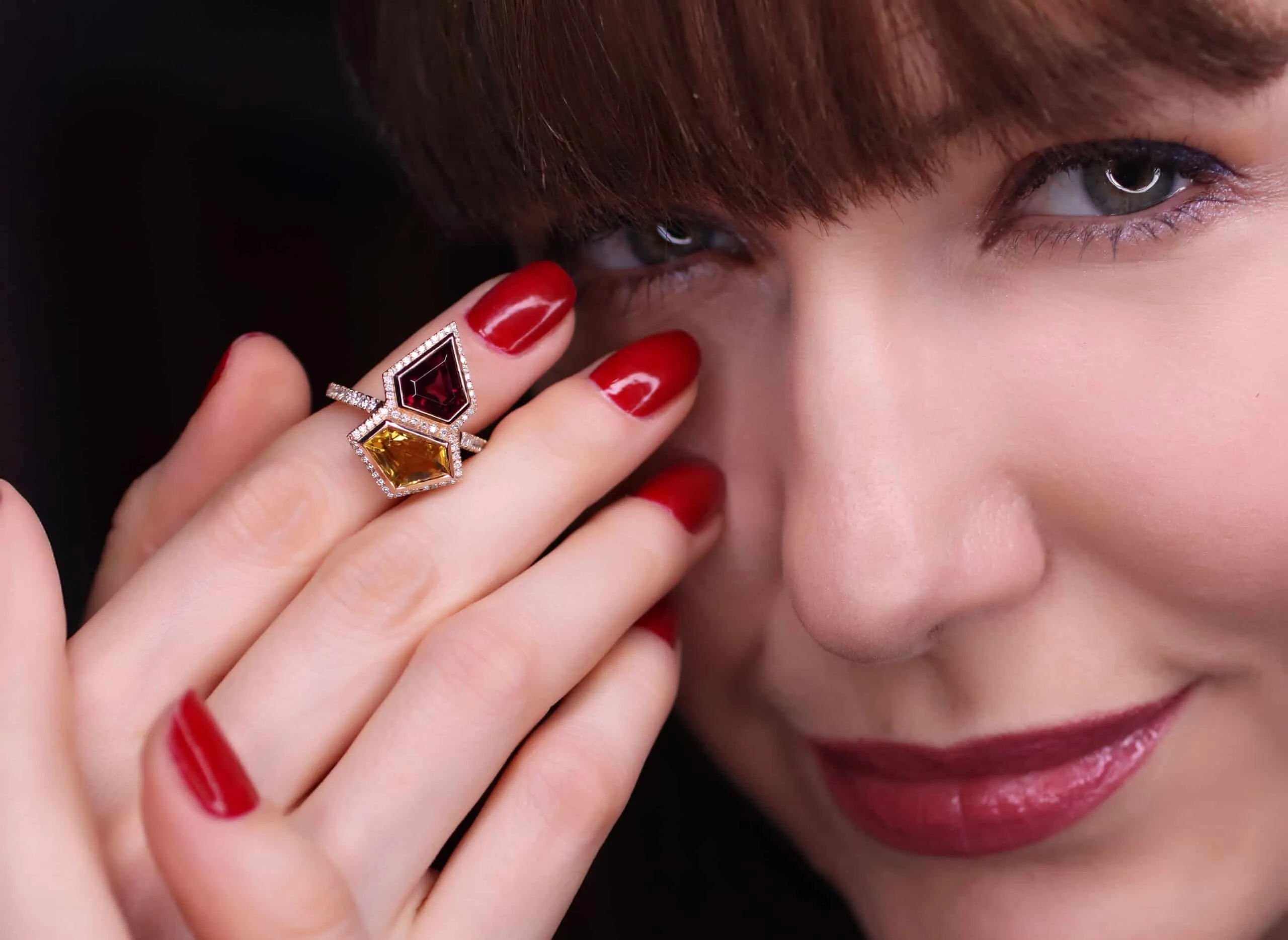 A closer look at the bespoke Superwoman ring crafted for Katerina Perez by Sabine Roemer, using custom-cut gemstones from Jaipur-based specialist Minehaus
