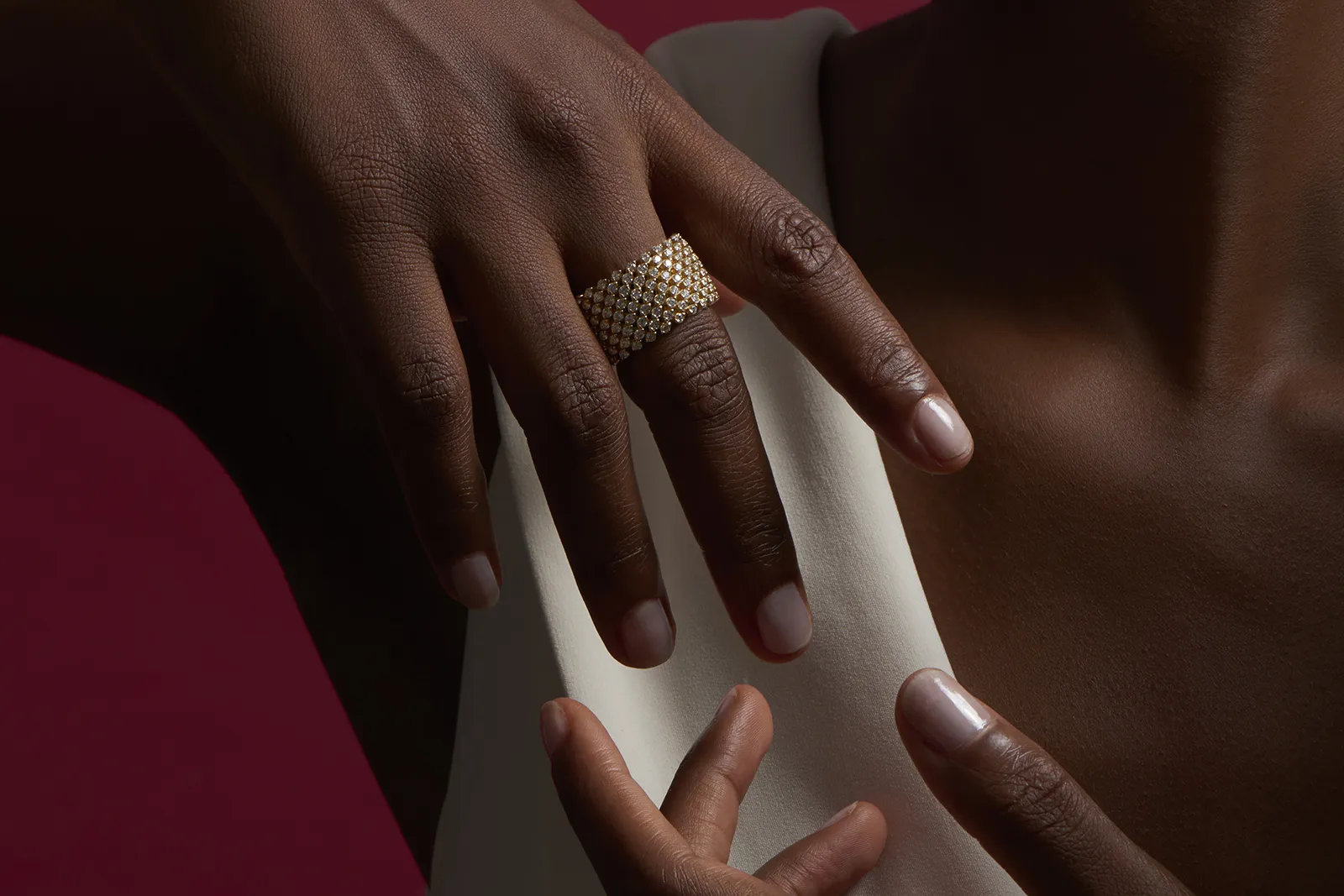 Serafino Consoli has a world invention patent for its multi-sized rings and expandable ring-to-bracelet concept, which result in innovative and comfortable fine jewellery 