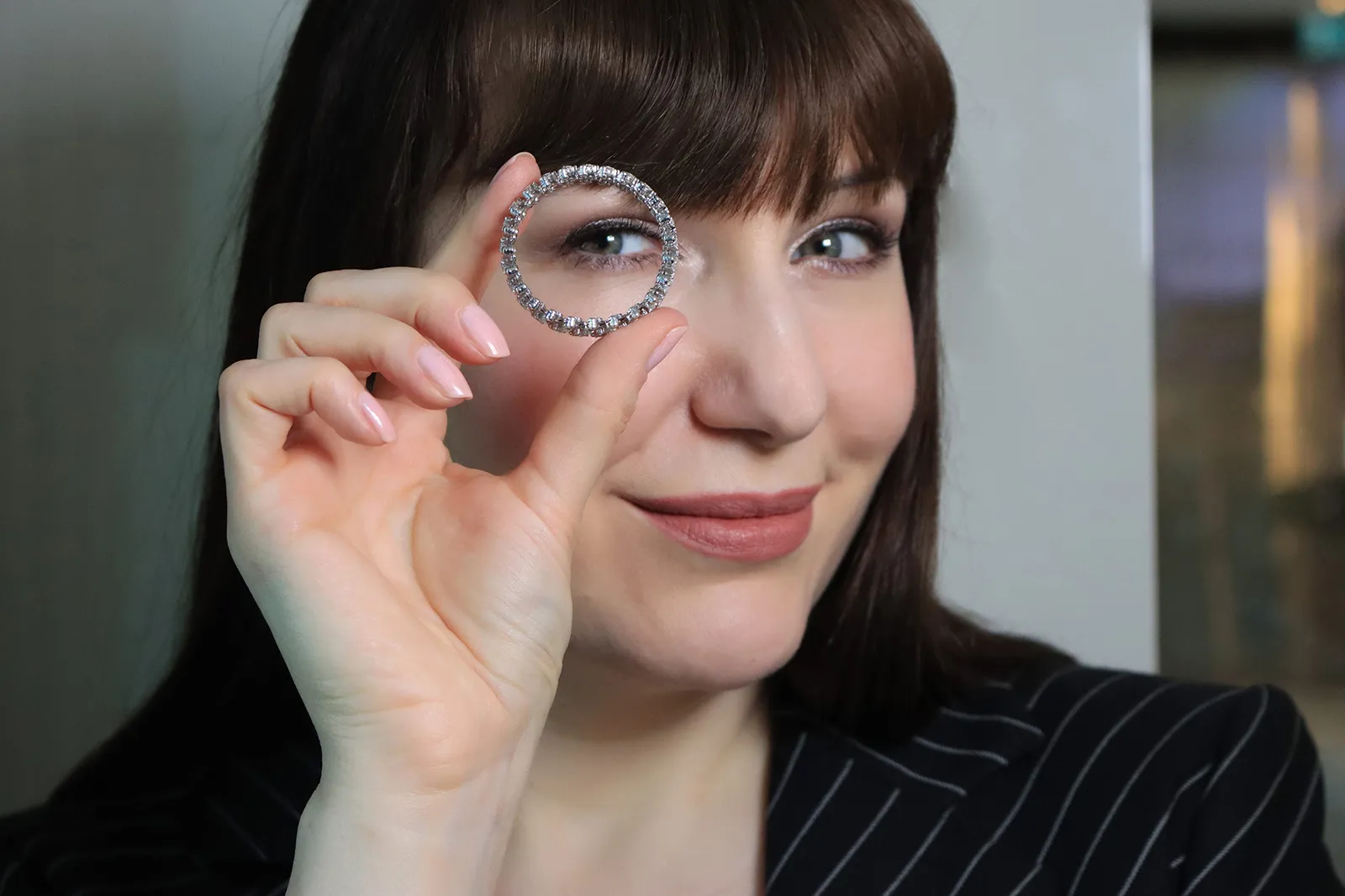 Katerina Perez demonstrates how the Serafino Consoli Serafino ring can expand, eventually becoming large enough to be worn as a diamond-set bracelet 