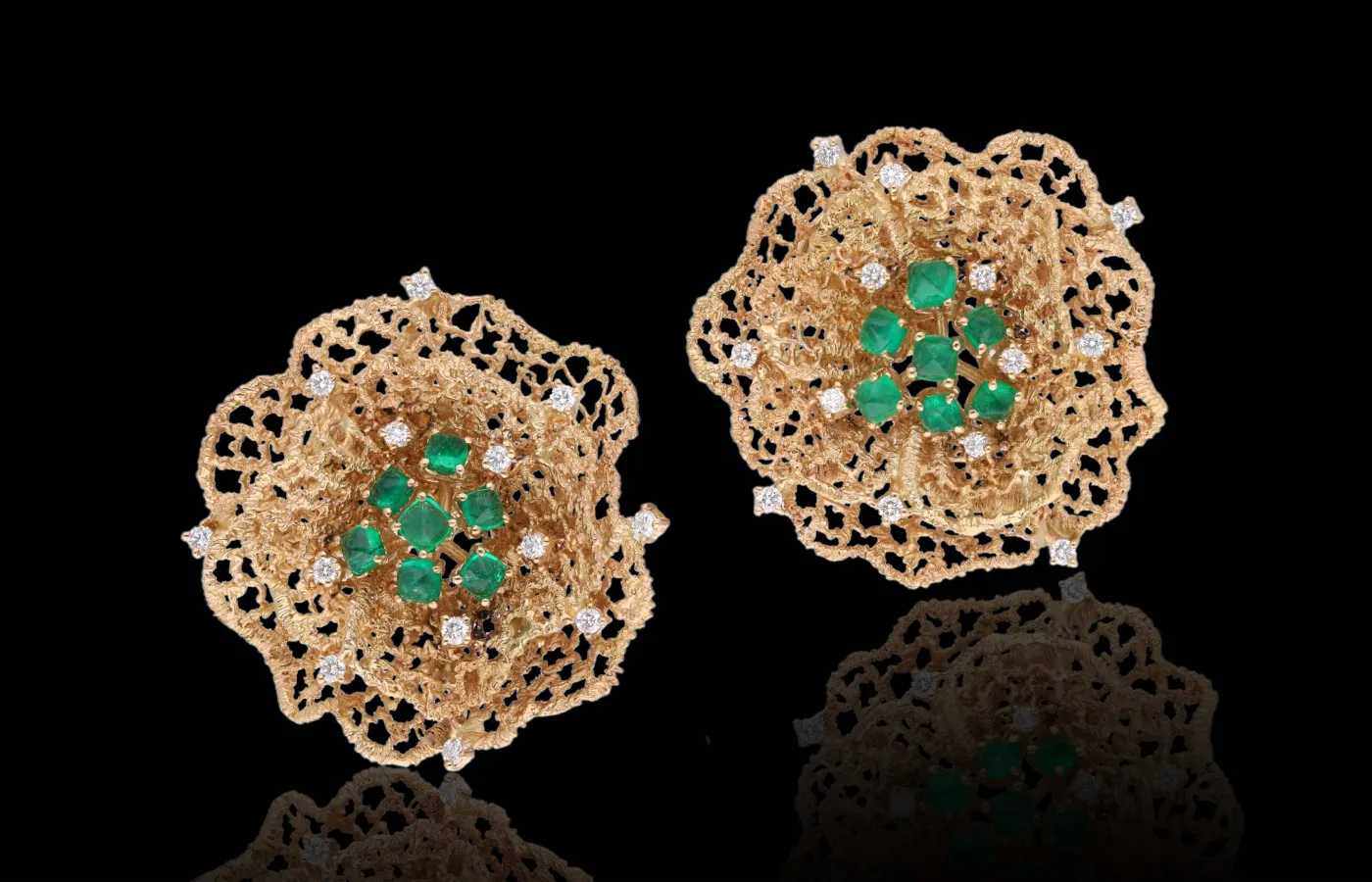 Shachee Fine Jewellery earrings with emeralds and diamonds set in 18k yellow gold 