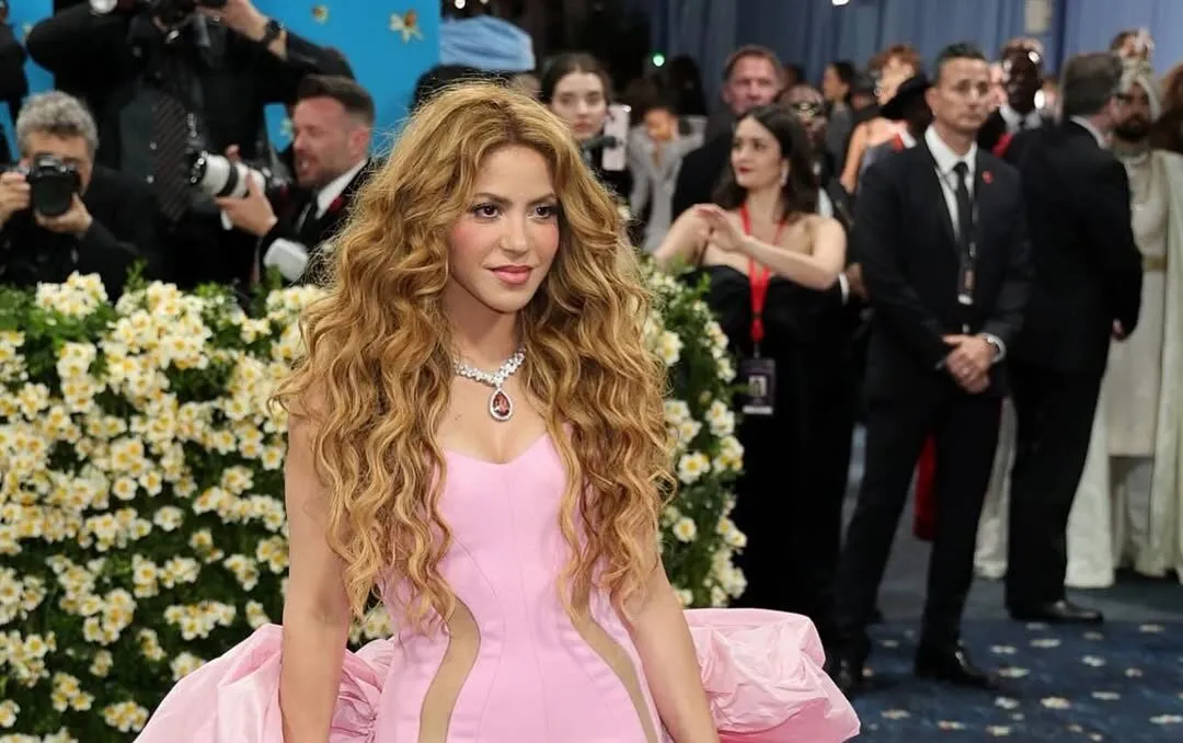 Shakira accessorised her pink Met Gala gown with a Pasquale Bruni Goddess Garden morganite and diamond collier necklace 
