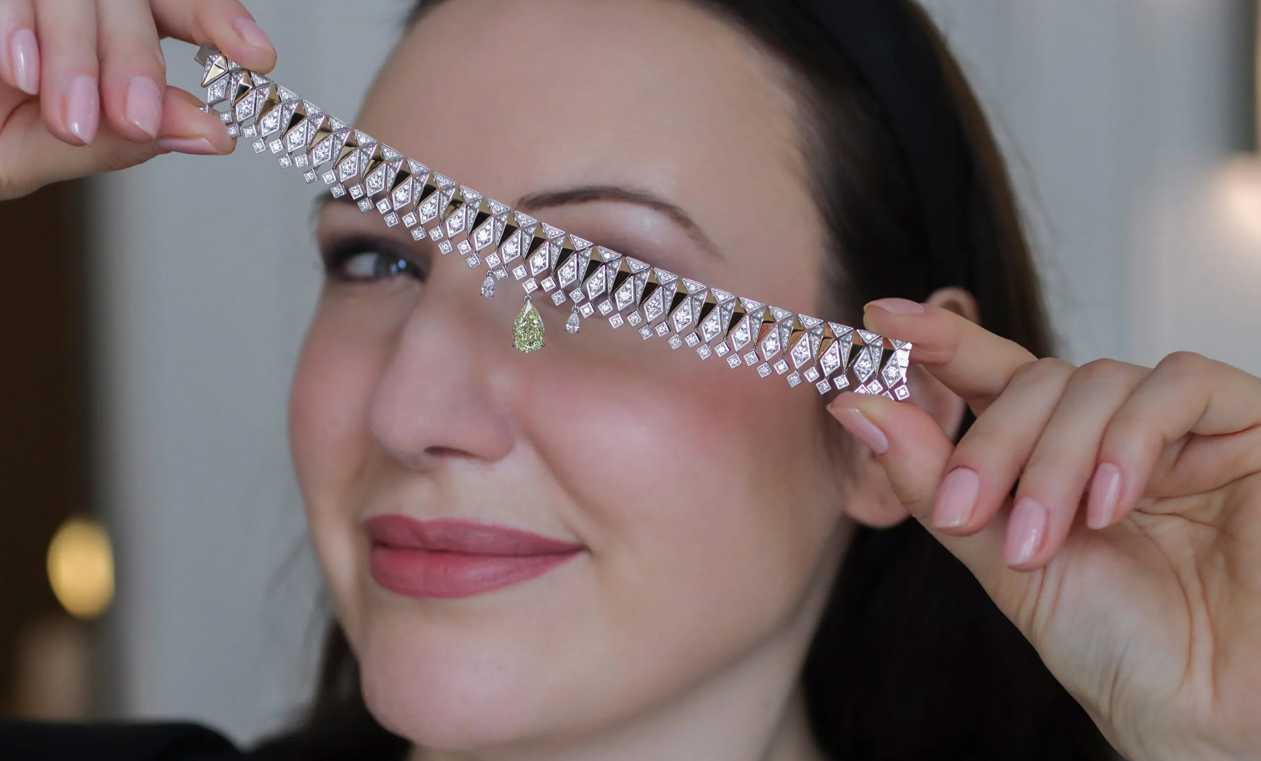 Katerina Perez spotlights the Sahag Arslanian Sun Rays High Jewellery bracelet with a 3.11-carat pear-shaped fancy yellow VS2 diamond drop, surrounded by pear-shaped and round brilliant-cut white diamonds, set in 18k white and yellow gold 