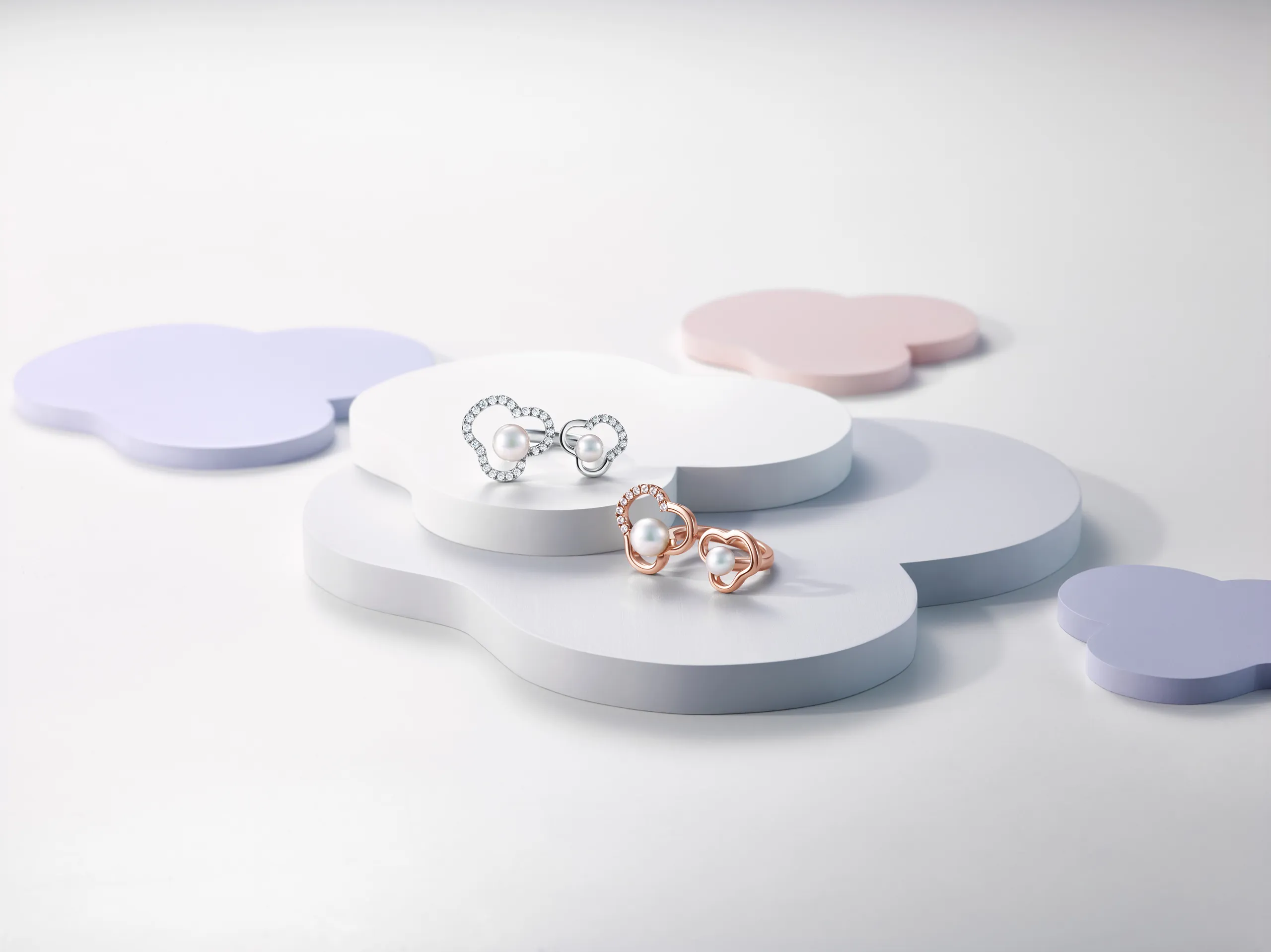Tasaki Chants duo ring and the duo diamond pavé ring in SAKURAGOLD™ and white gold, featuring Akoya pearls
