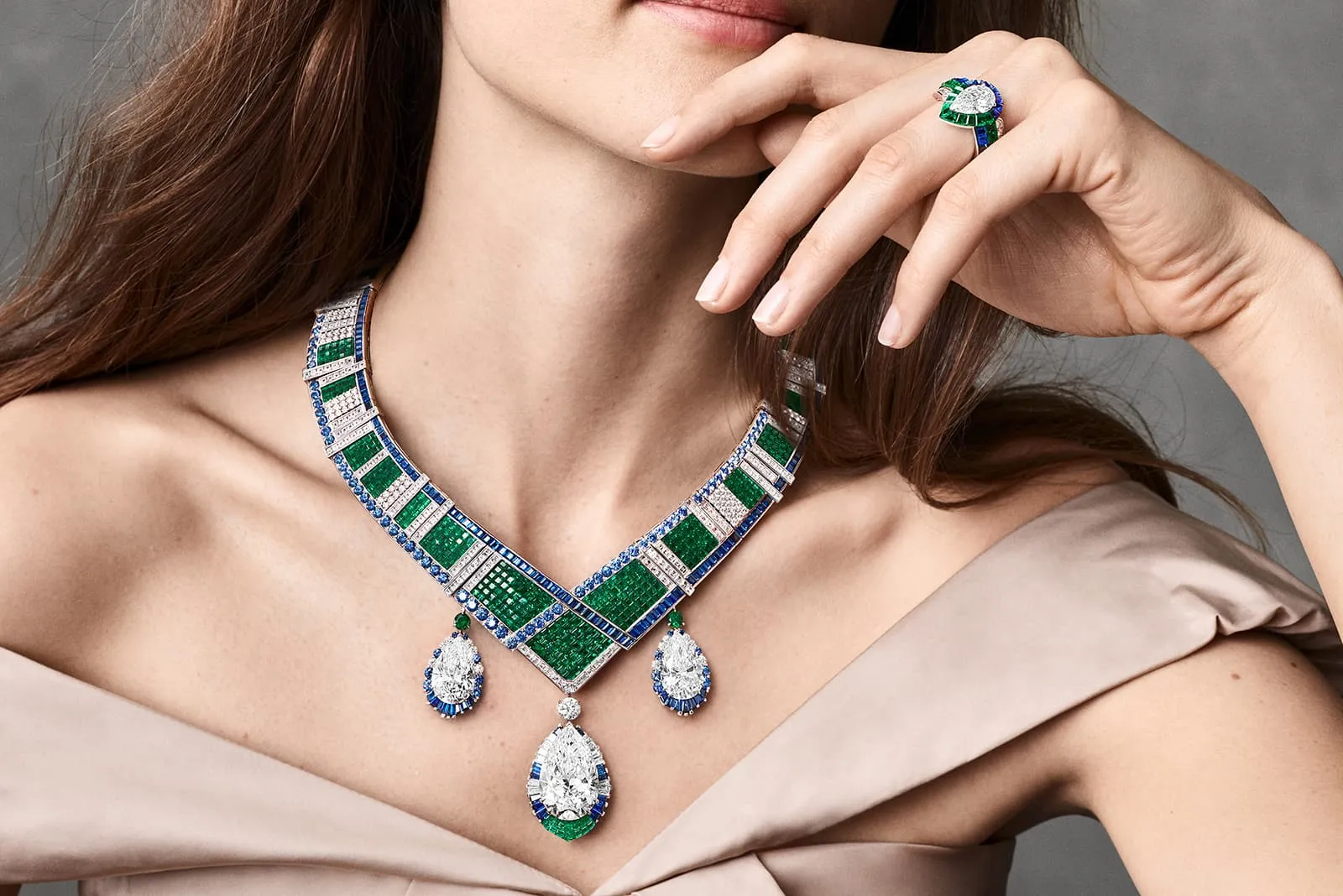 Legend of Diamonds comprised 25 Mystery Set jewels, including the Chevron Mystérieux necklace with detachable pendants