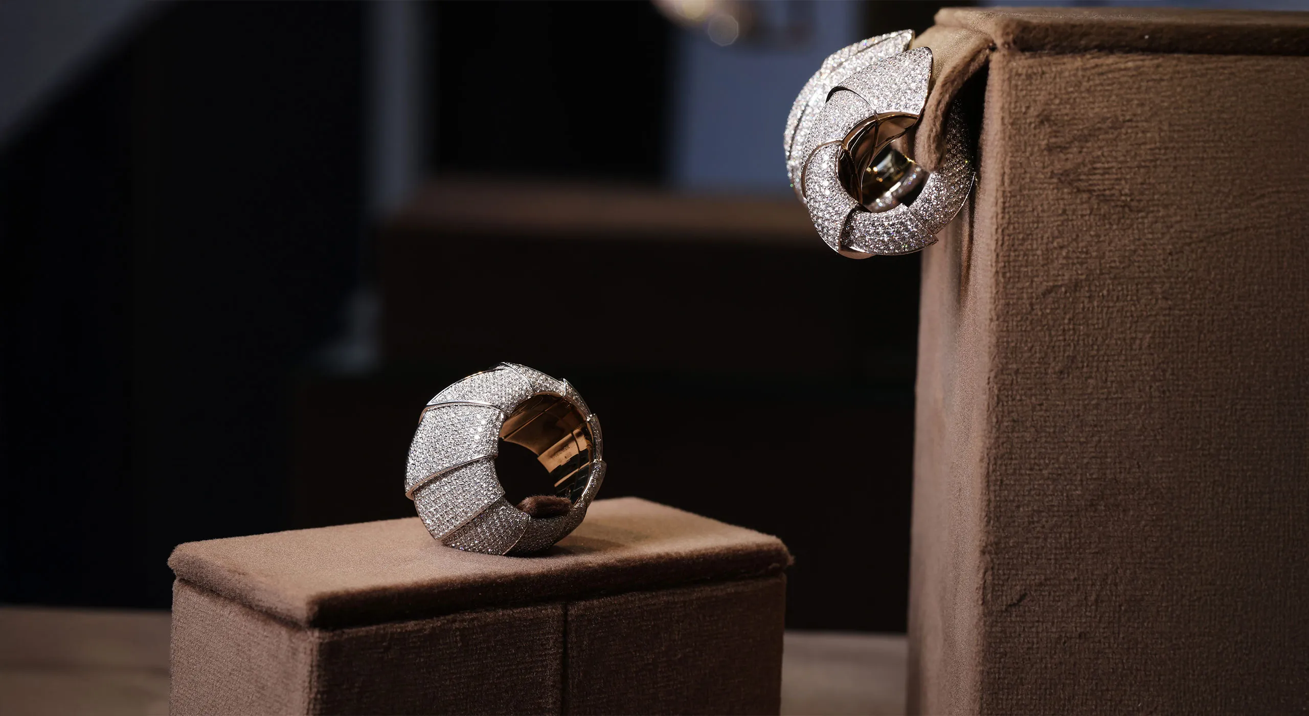 Vhernier Forma Assoluta ring and ear clips from the Ardis High Jewellery collection with 1,005 diamonds totalling 6.88 carats and 1,658 diamonds weighing 13 carats, respectively, set in 18k white gold 